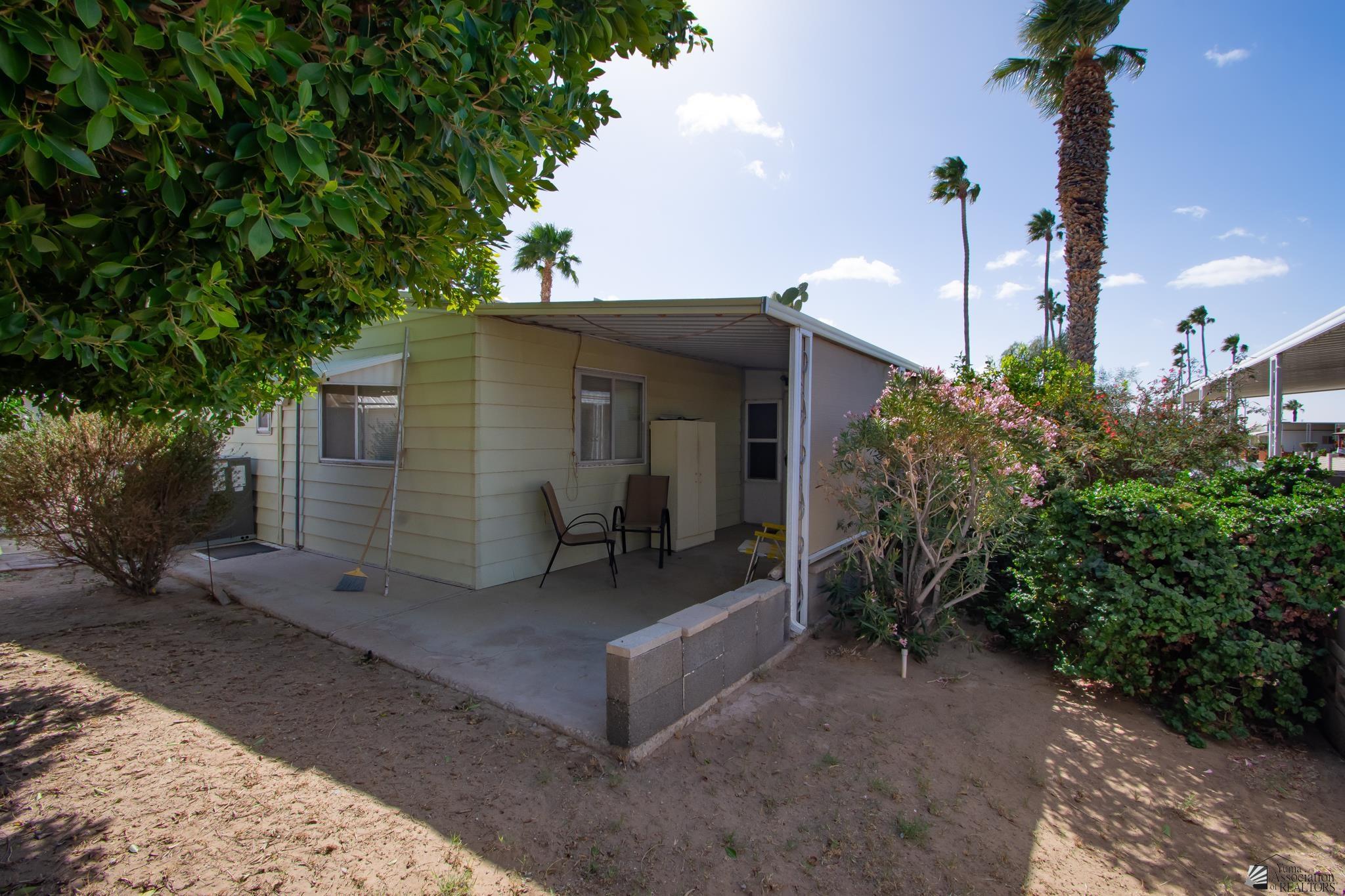 686 W Rainbow Ln, Yuma