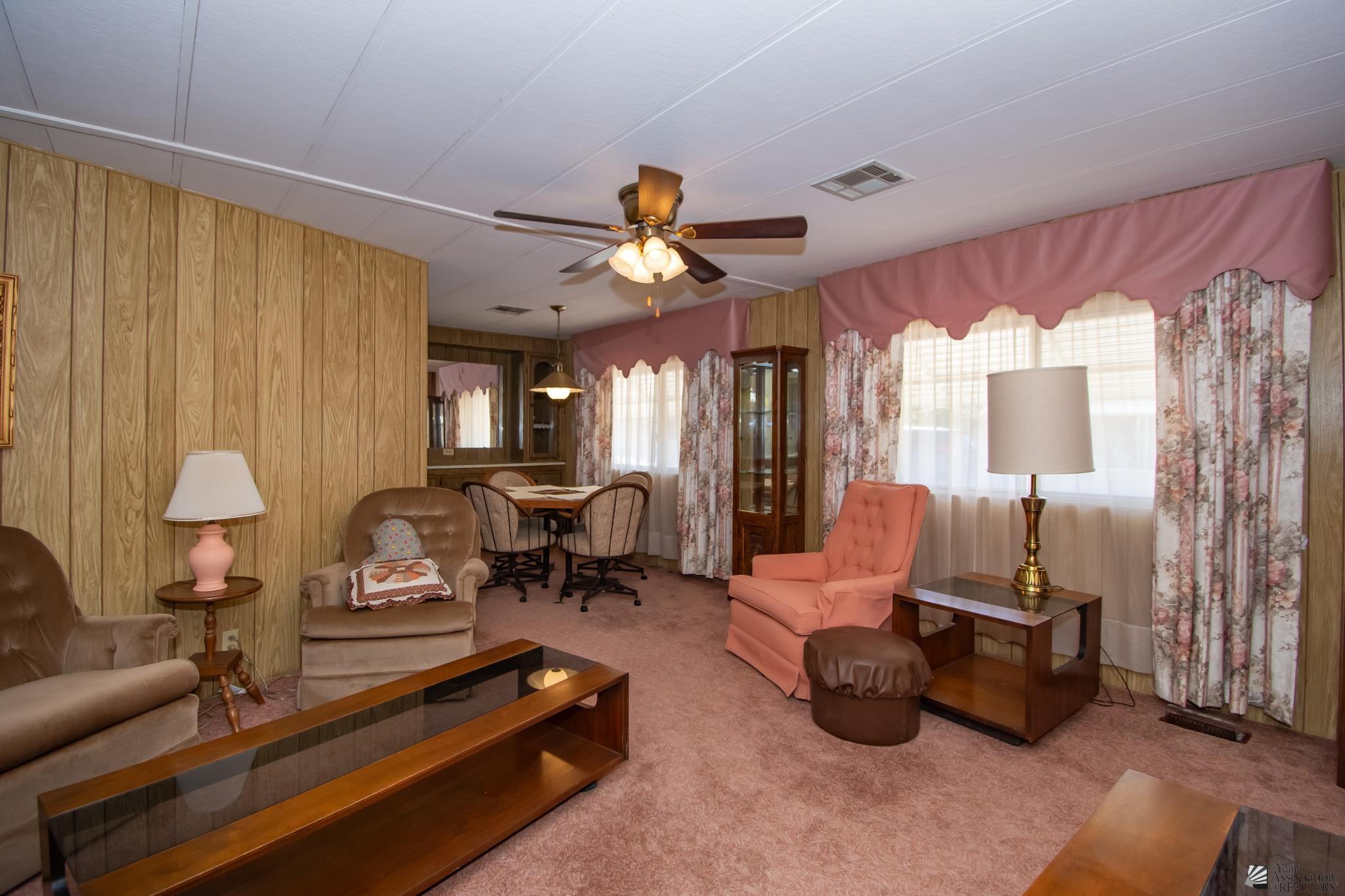 686 W Rainbow Ln, Yuma