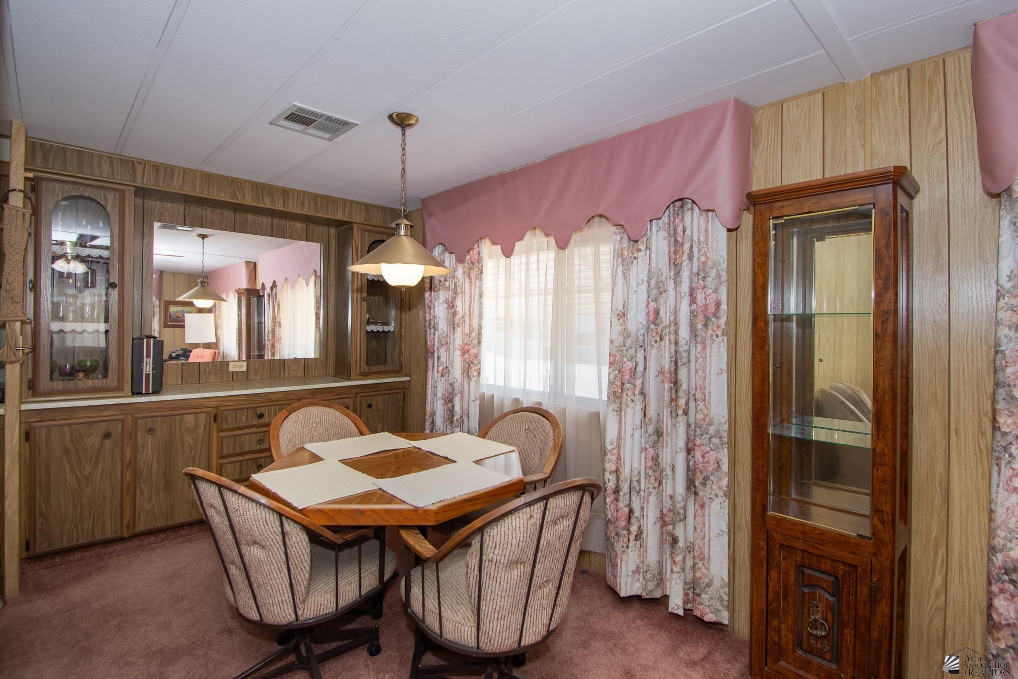 686 W Rainbow Ln, Yuma