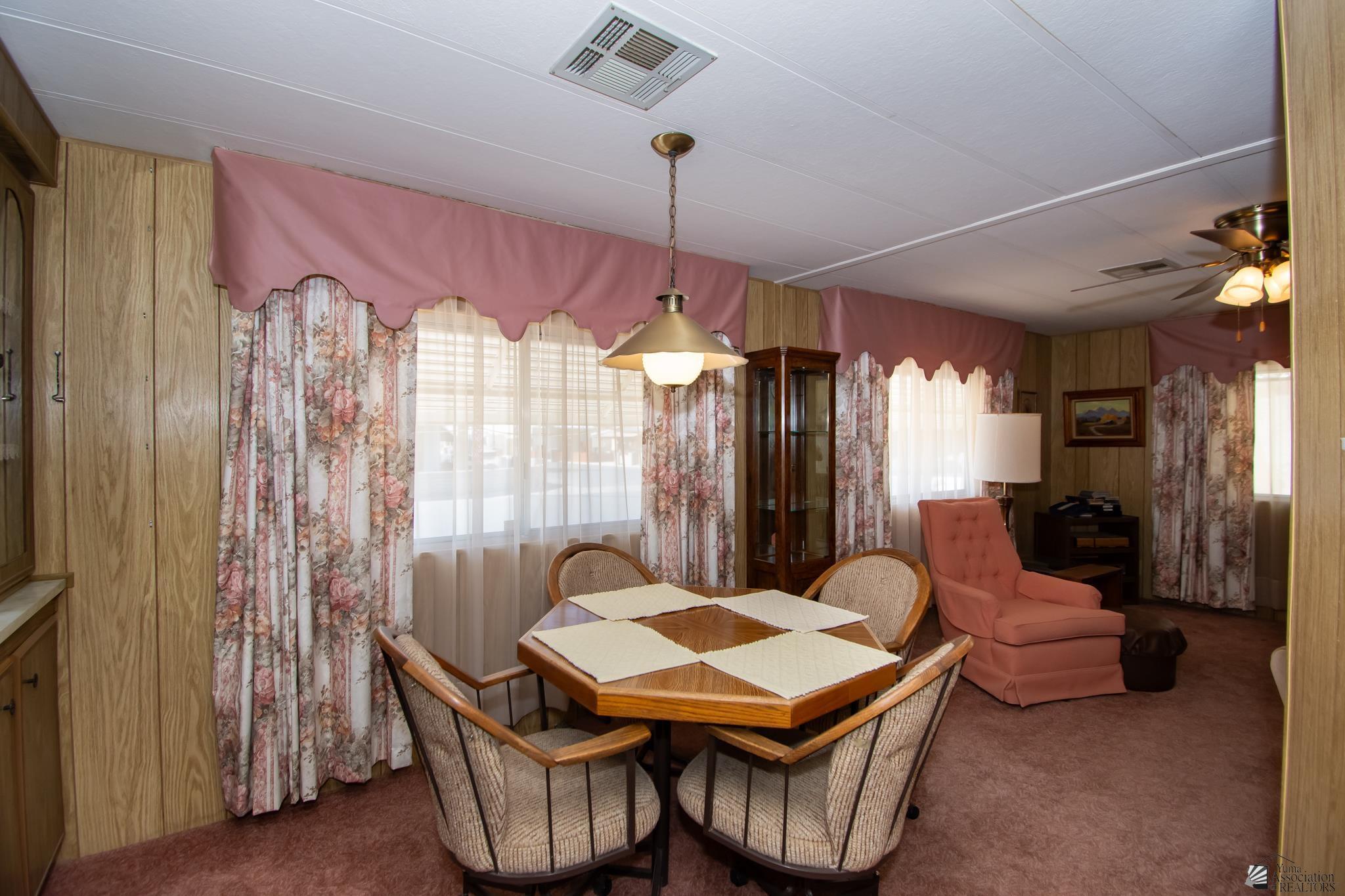 686 W Rainbow Ln, Yuma