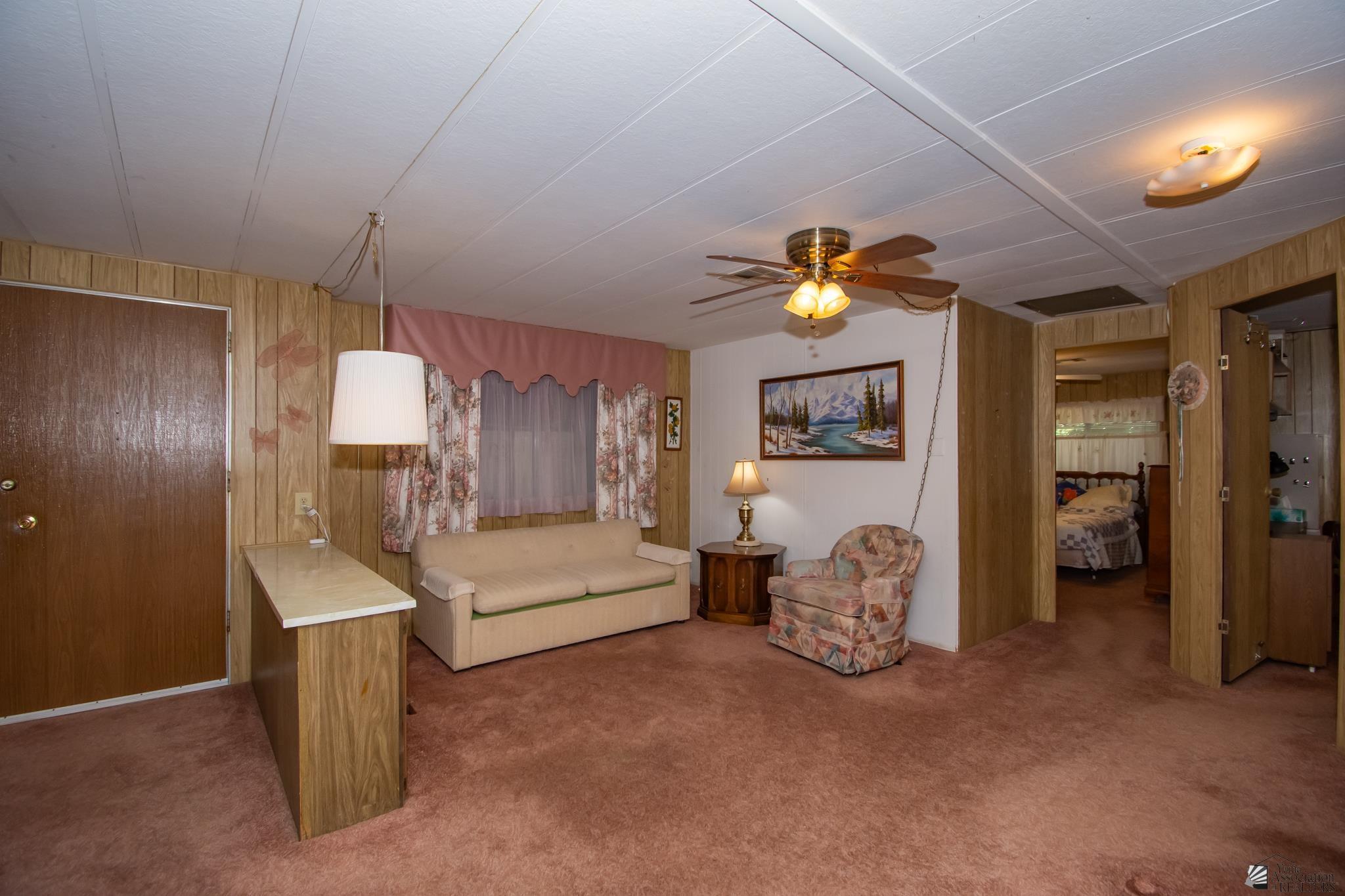 686 W Rainbow Ln, Yuma