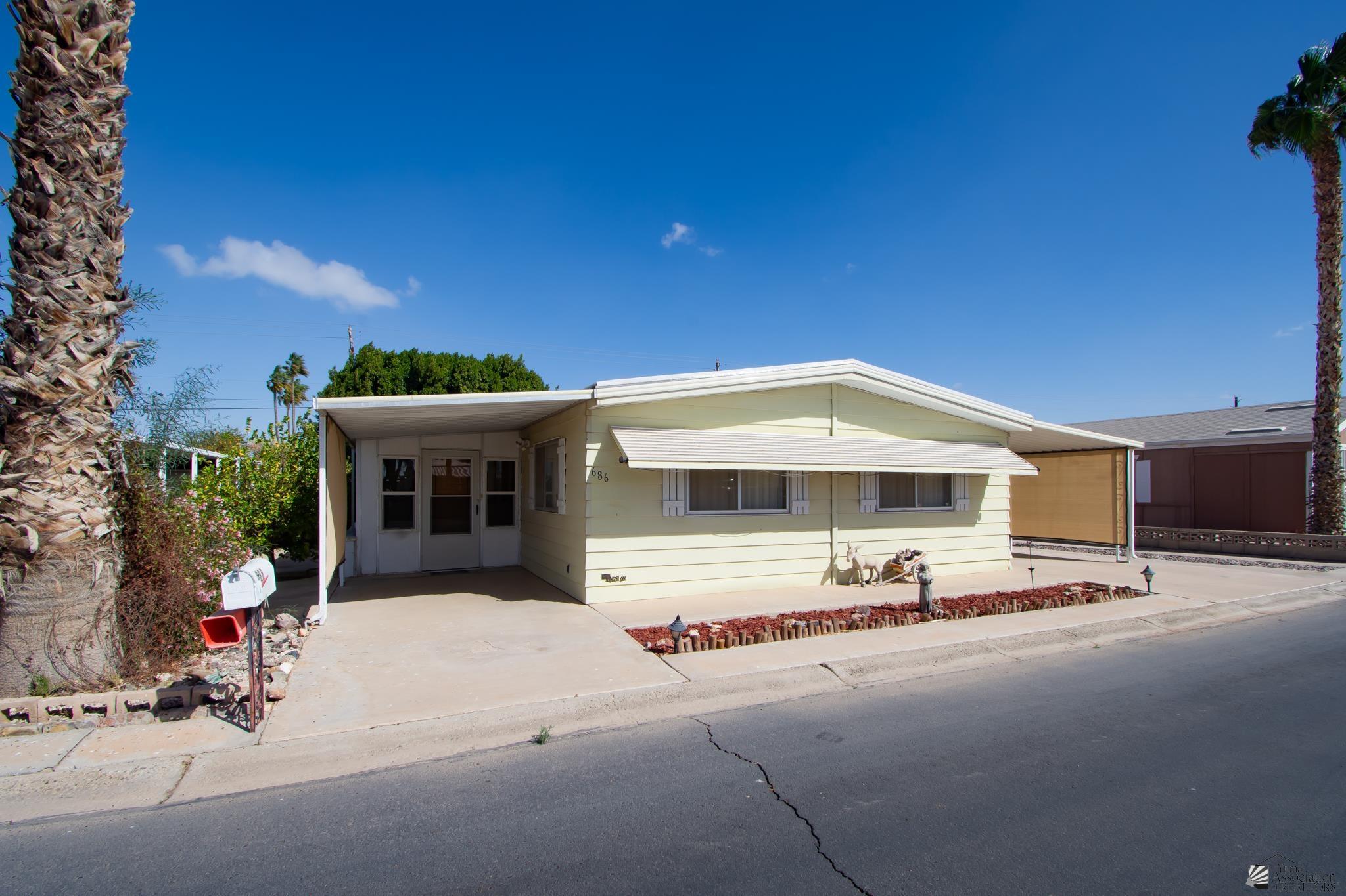 686 W Rainbow Ln, Yuma