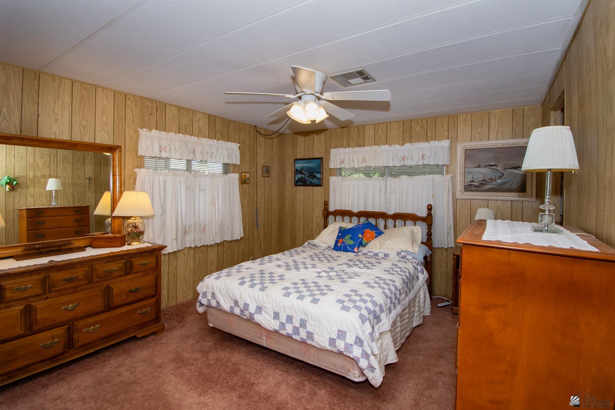 686 W Rainbow Ln, Yuma