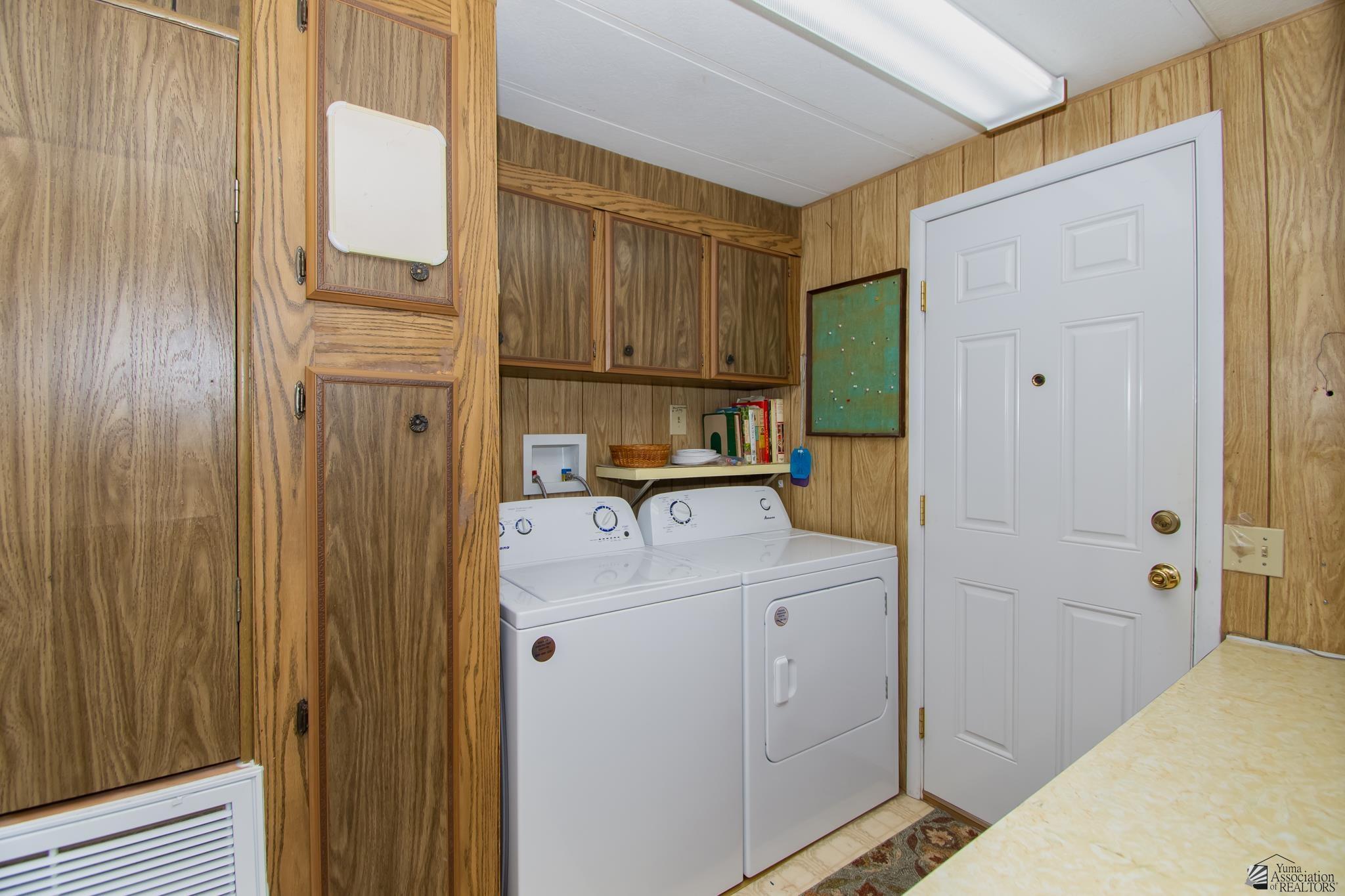 686 W Rainbow Ln, Yuma