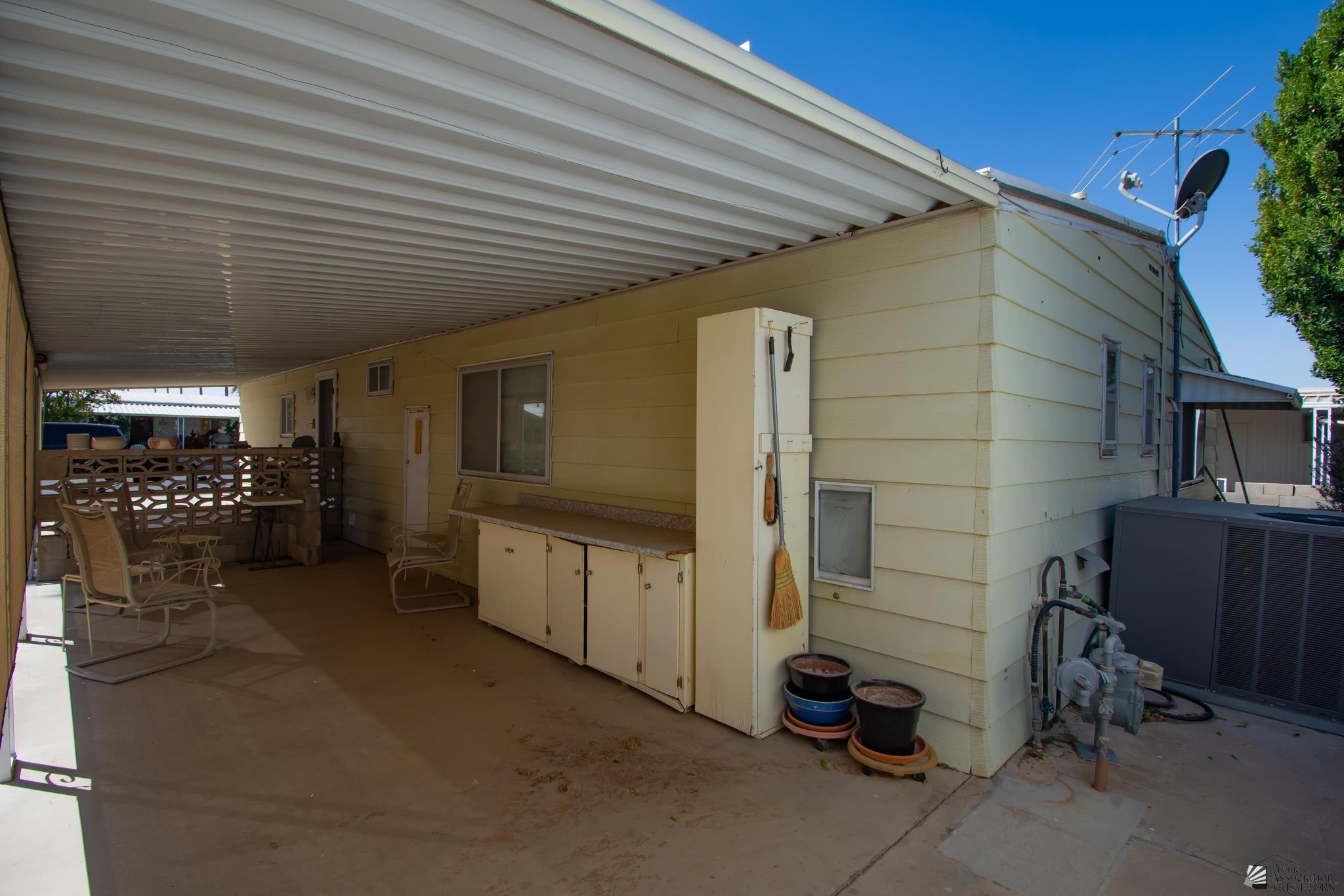 686 W Rainbow Ln, Yuma