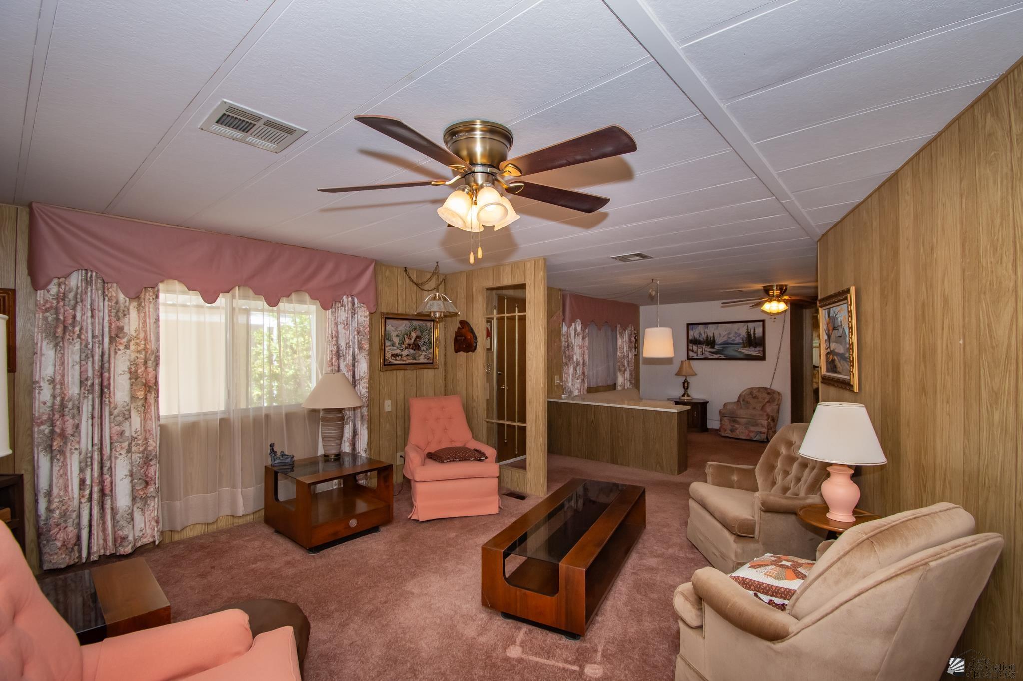 686 W Rainbow Ln, Yuma