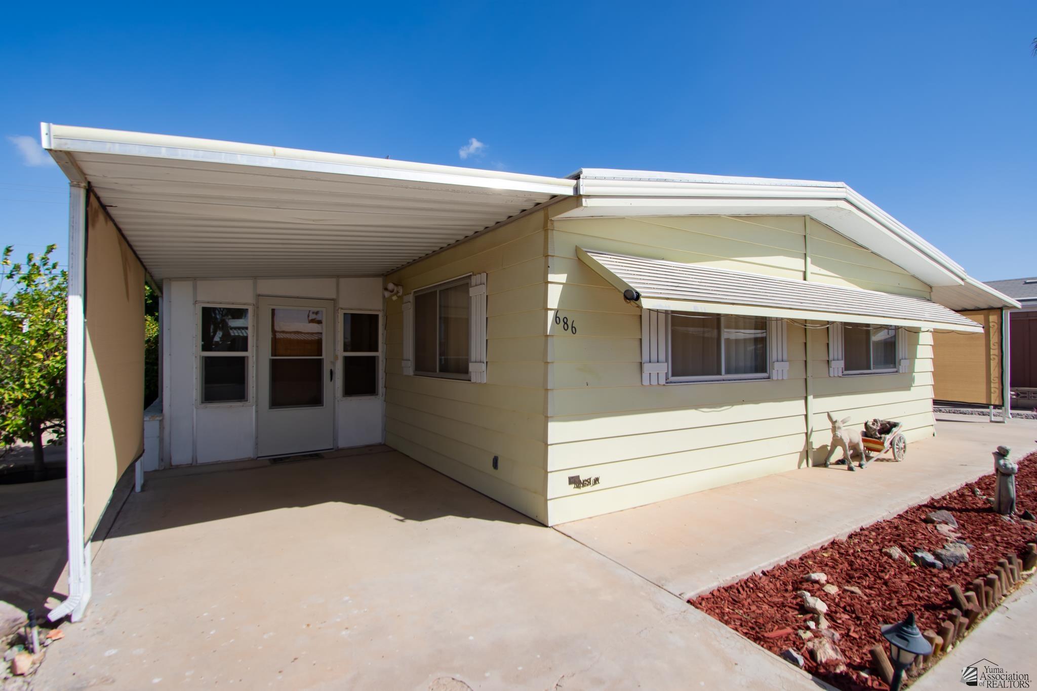 686 W Rainbow Ln, Yuma
