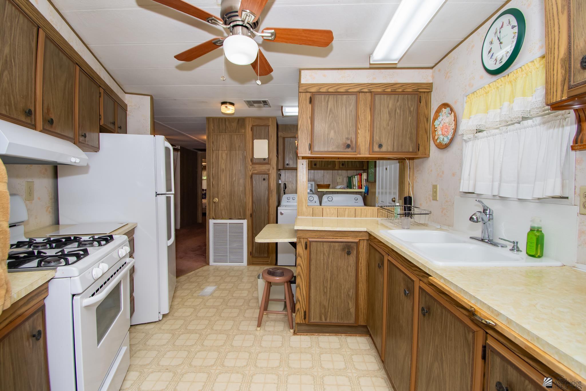 686 W Rainbow Ln, Yuma