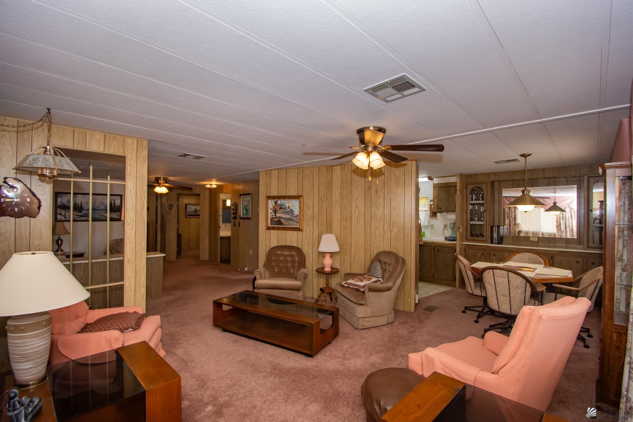 686 W Rainbow Ln, Yuma