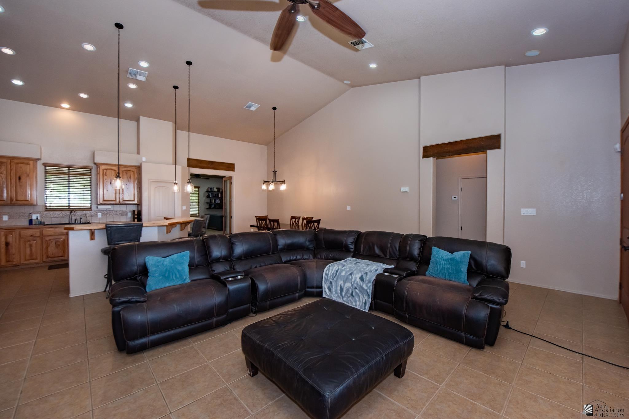 3385 E County 15 St, Yuma