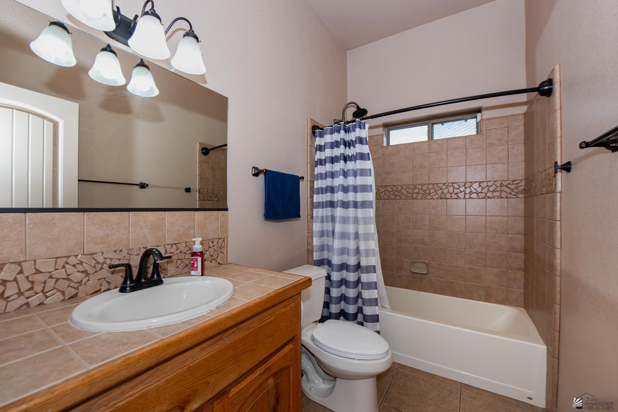 3385 E County 15 St, Yuma