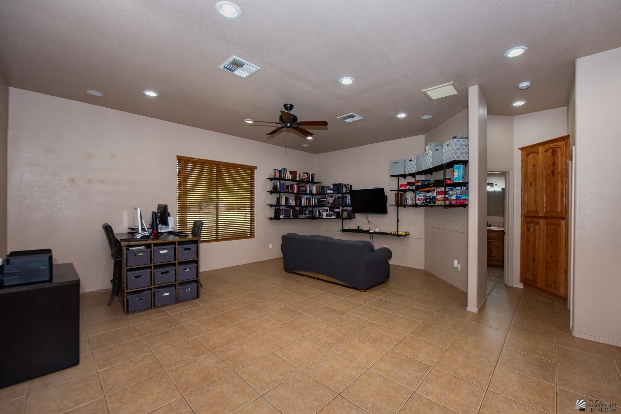 3385 E County 15 St, Yuma