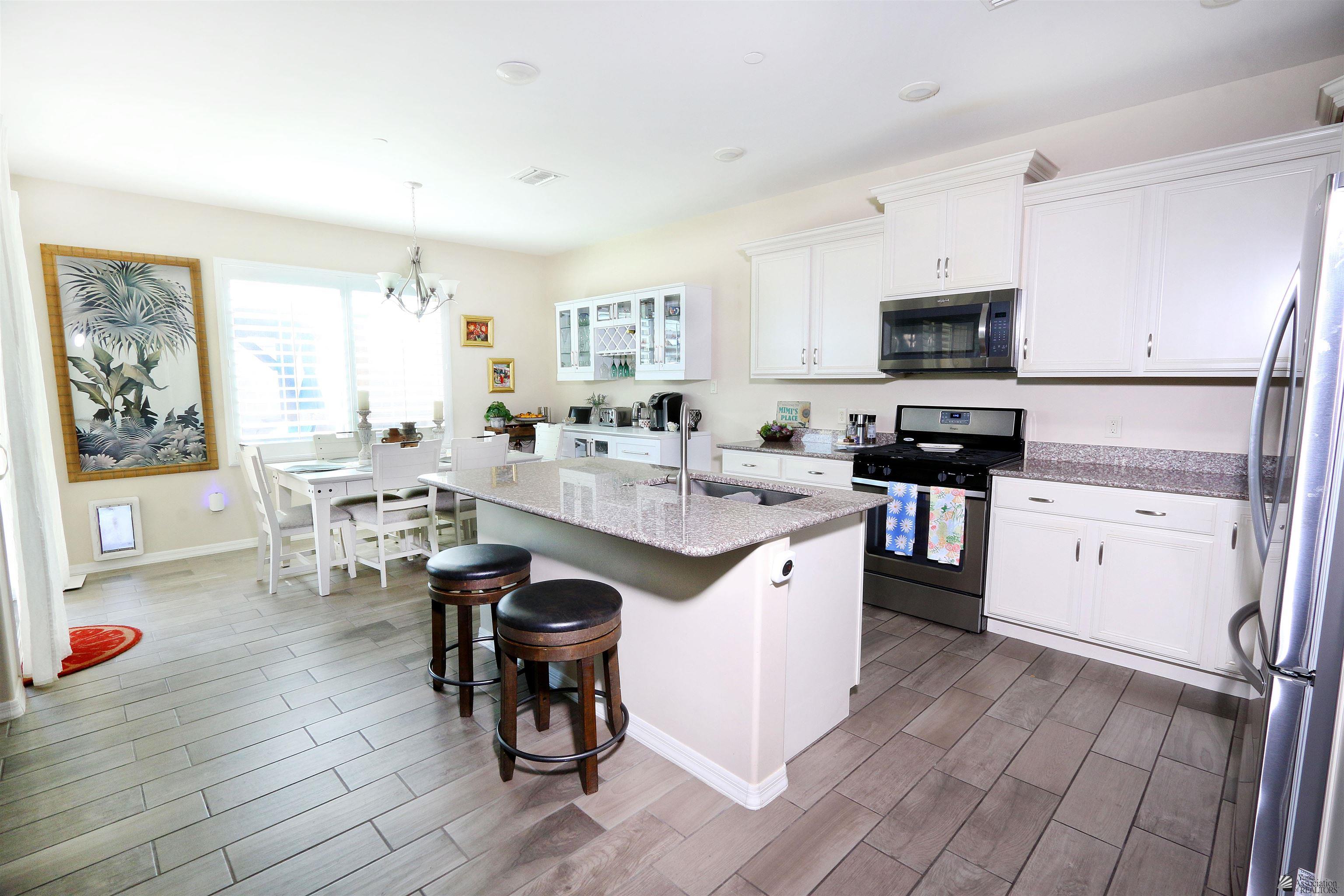 6015 E Morning Ln