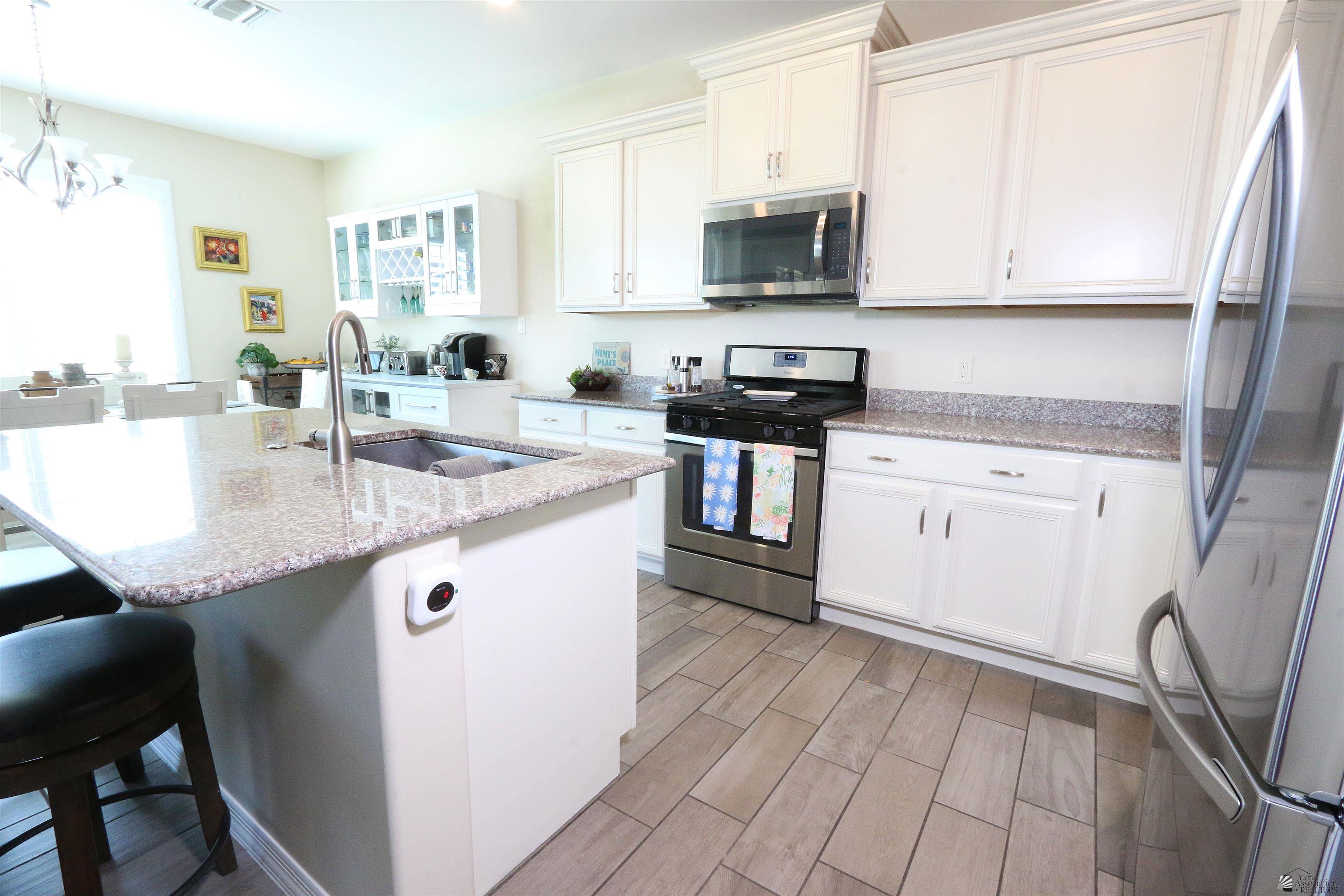 6015 E Morning Ln