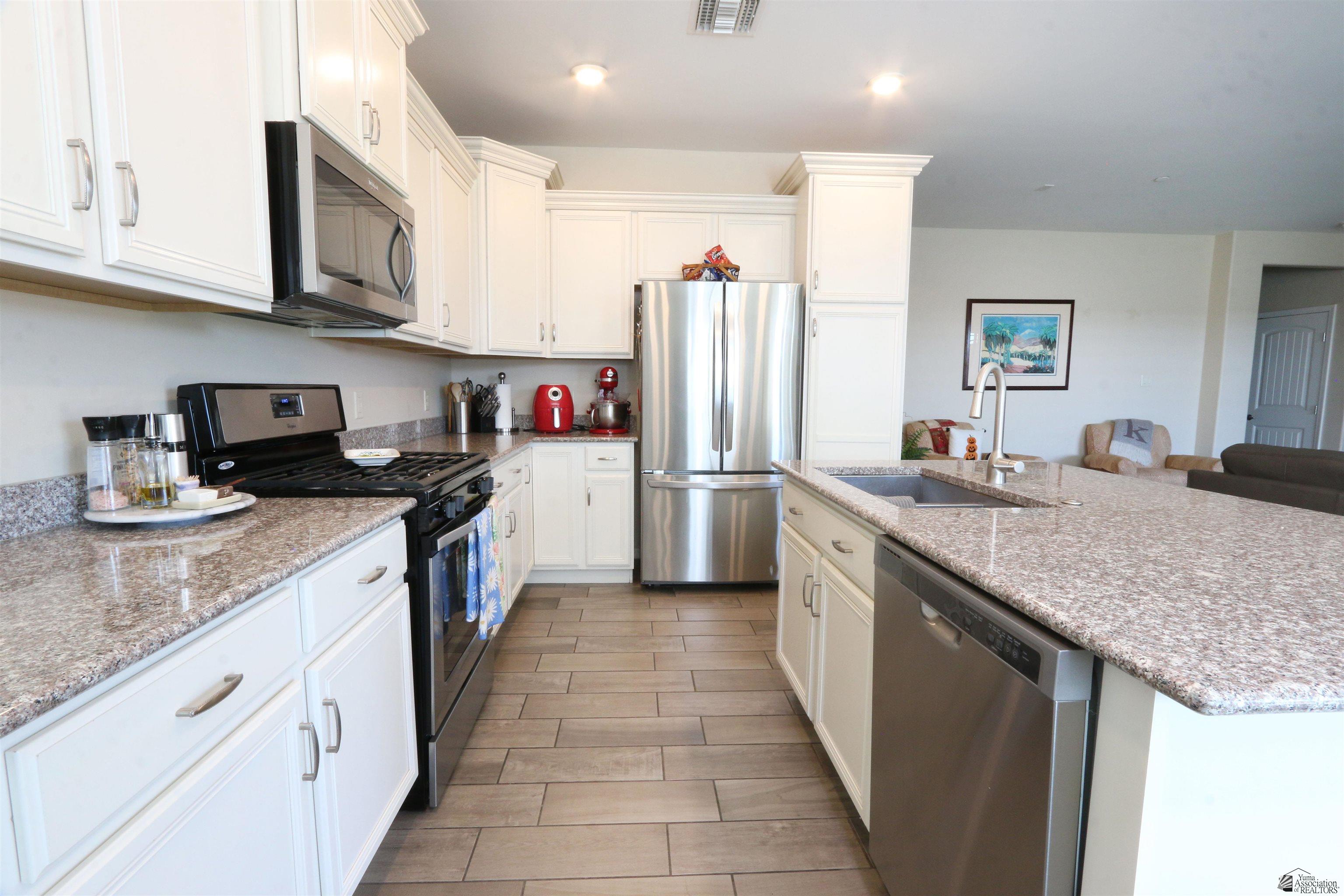 6015 E Morning Ln