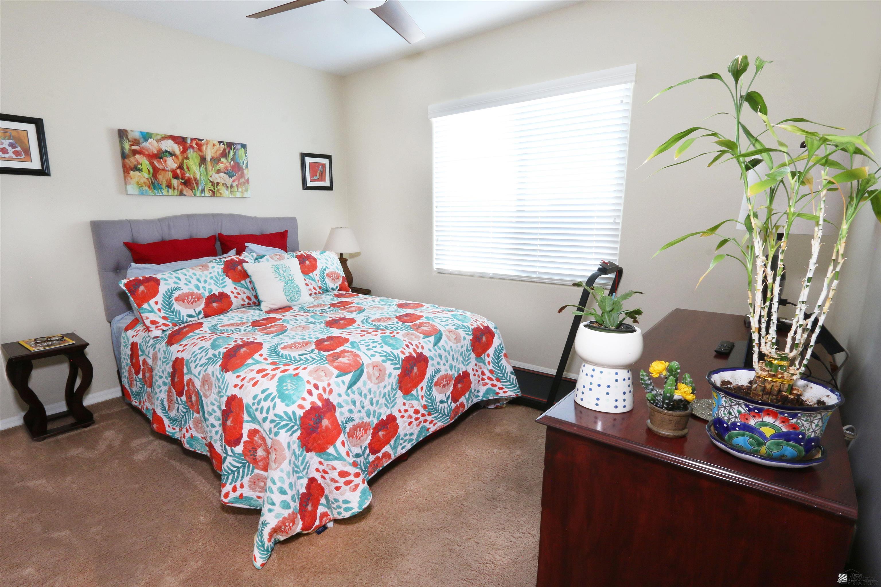 6015 E Morning Ln