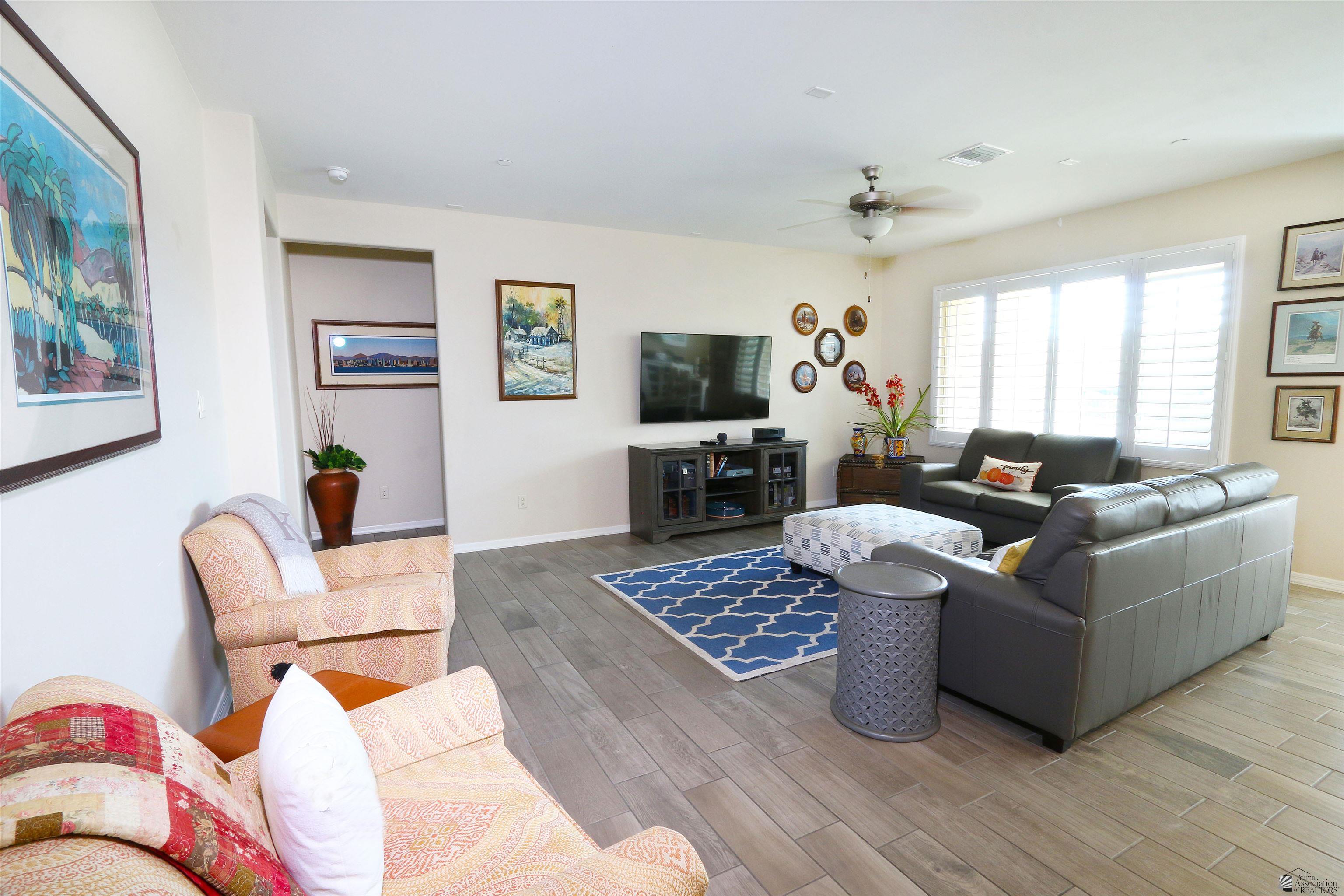 6015 E Morning Ln