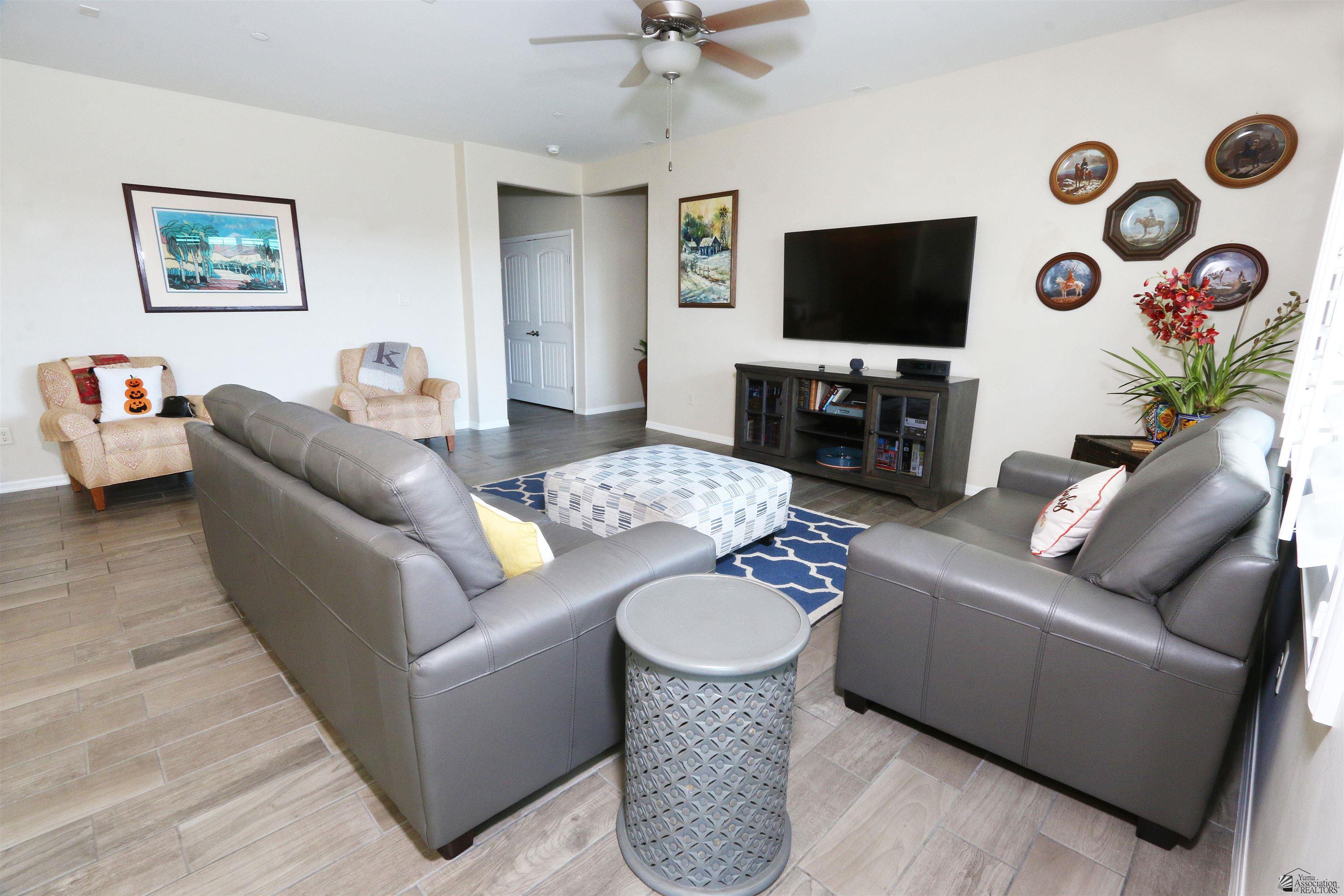 6015 E Morning Ln