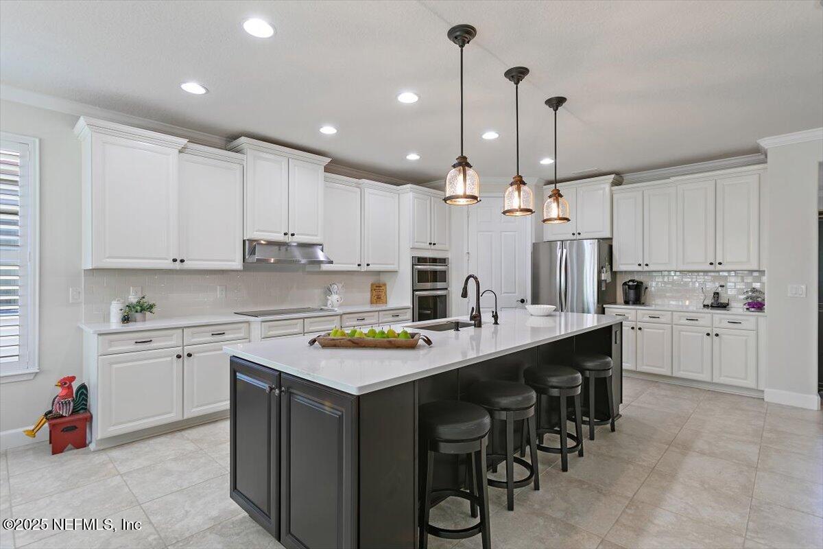 562 WANDERING WOODS Way