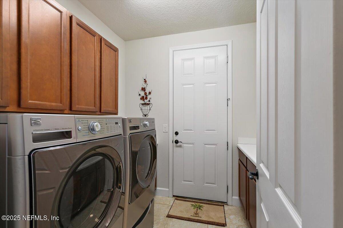 562 WANDERING WOODS Way