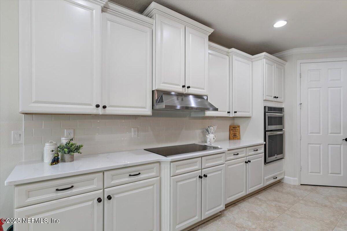 562 WANDERING WOODS Way