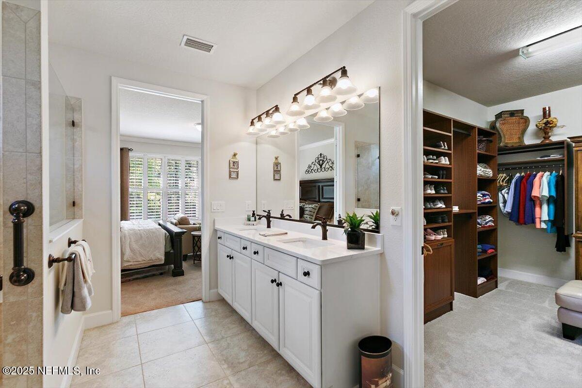 562 WANDERING WOODS Way