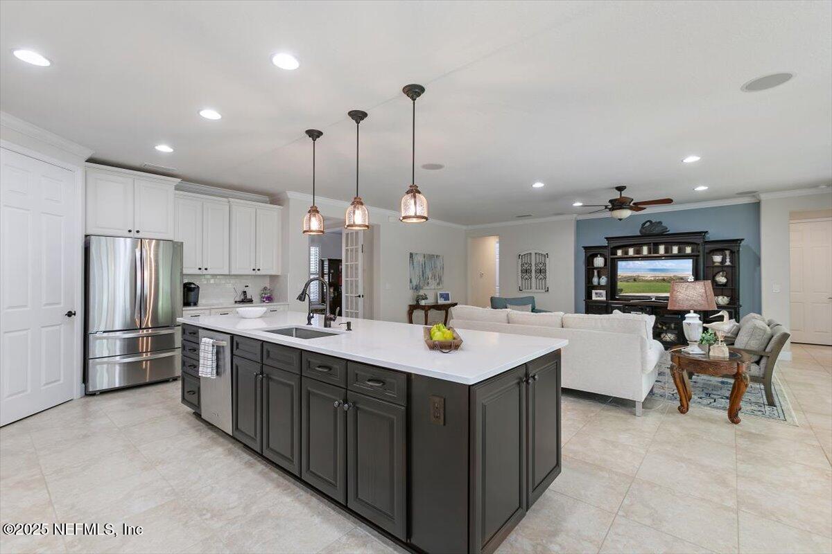 562 WANDERING WOODS Way