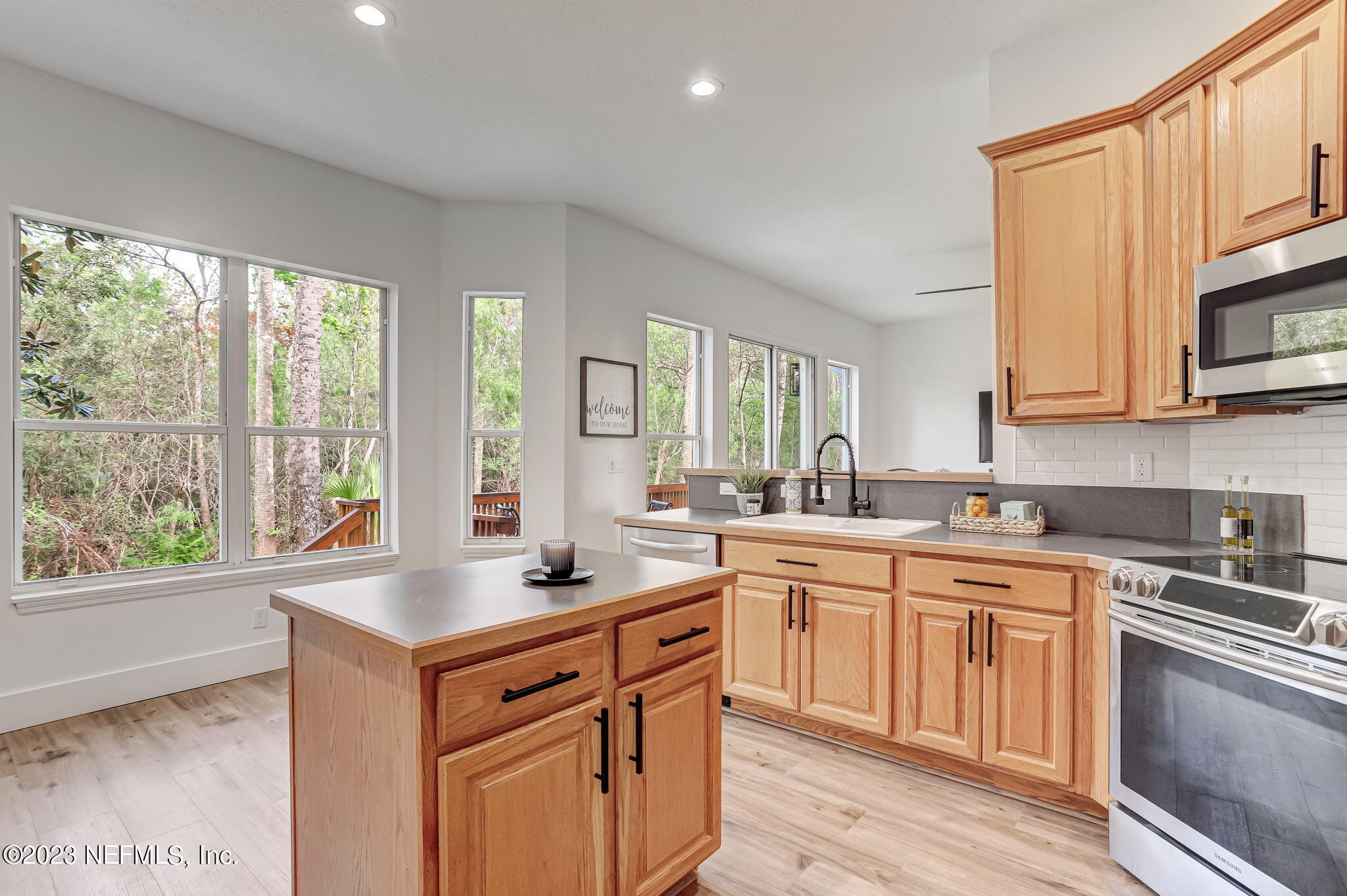 140 OCEANS EDGE Drive