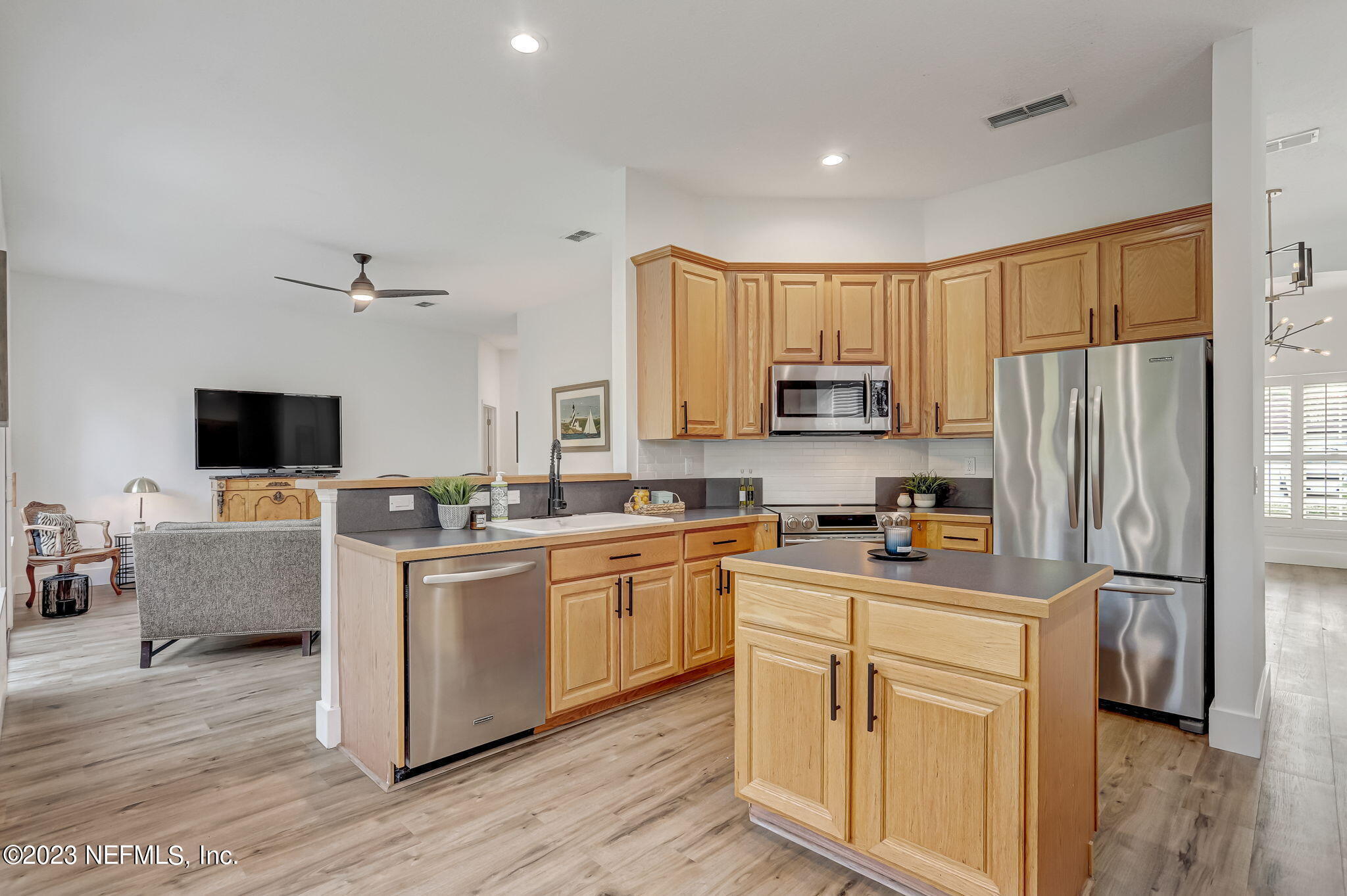 140 OCEANS EDGE Drive