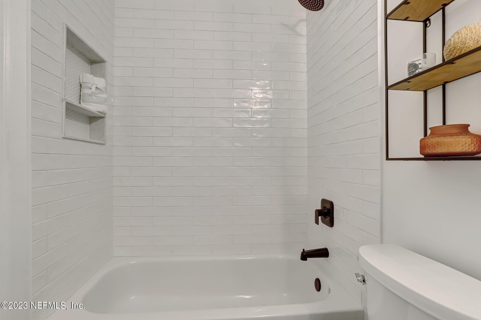 140 OCEANS EDGE Drive