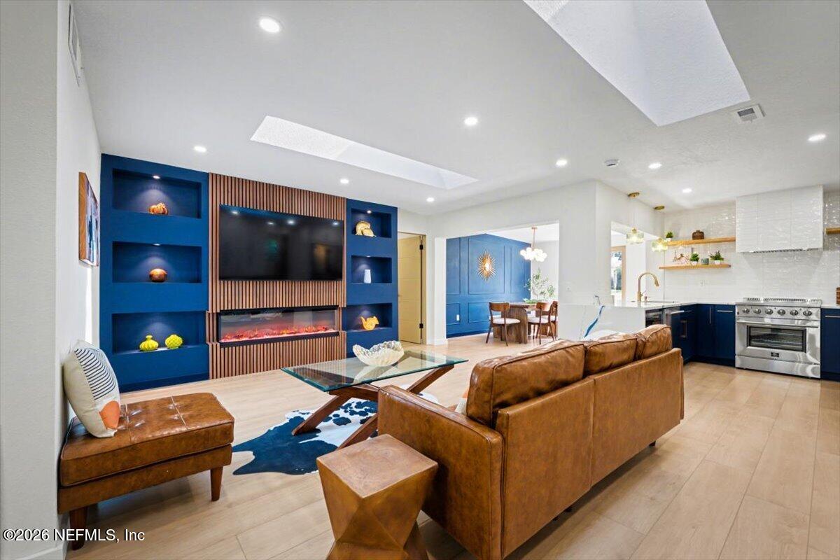 77 SANCHEZ Drive E