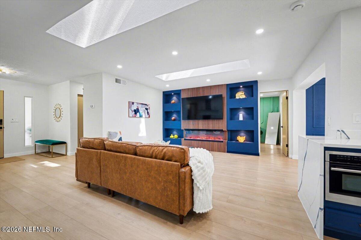 77 SANCHEZ Drive E