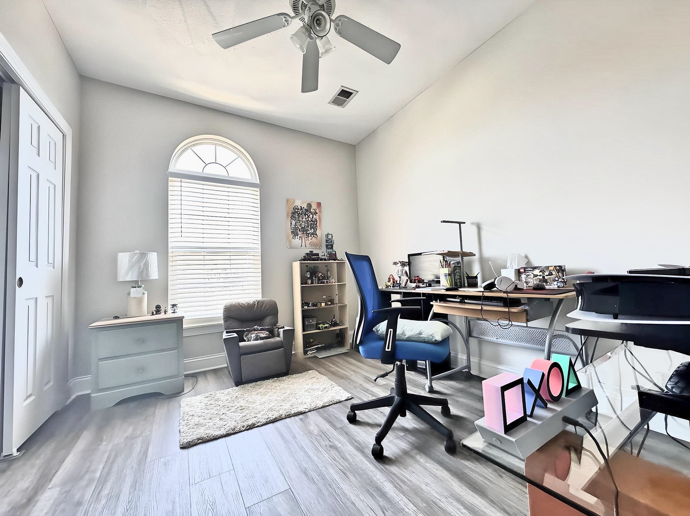 101 Fountain Pointe Ln. Unit: 301