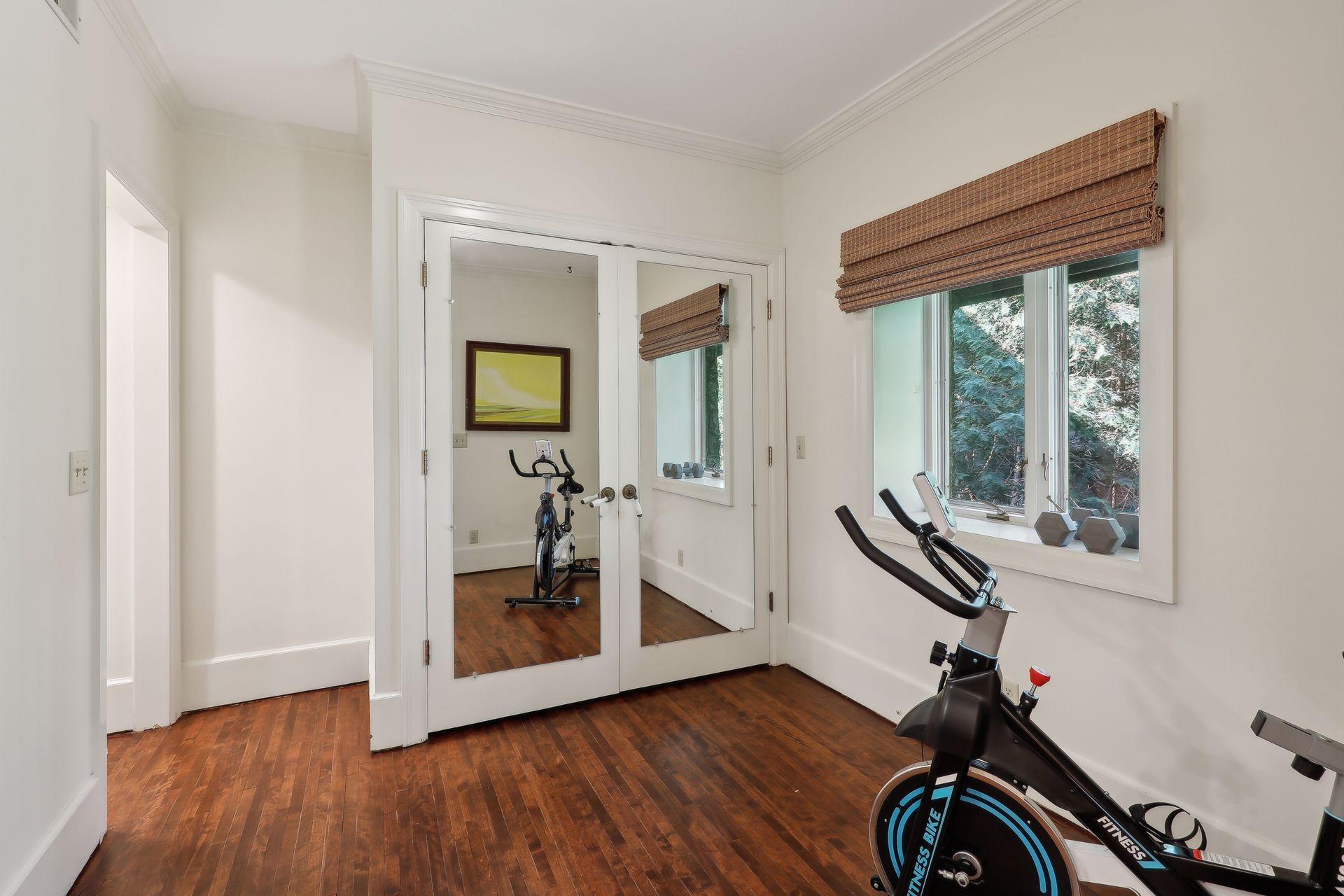 1606 Mount Curve Avenue