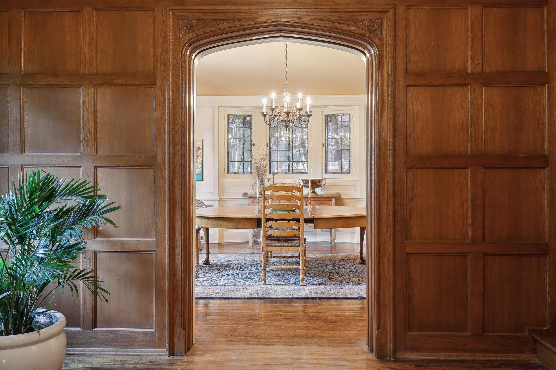 1606 Mount Curve Avenue