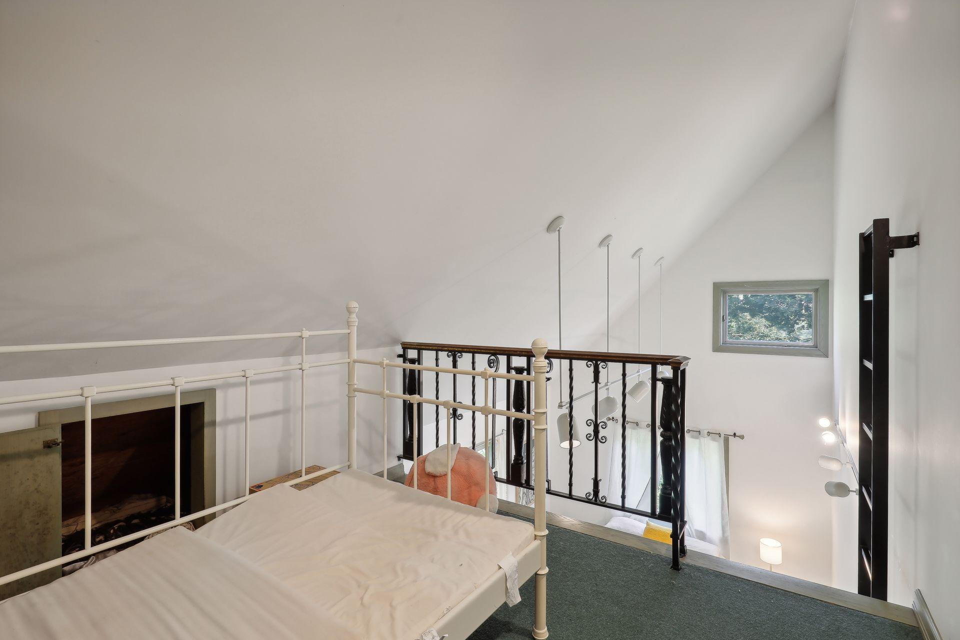 1606 Mount Curve Avenue