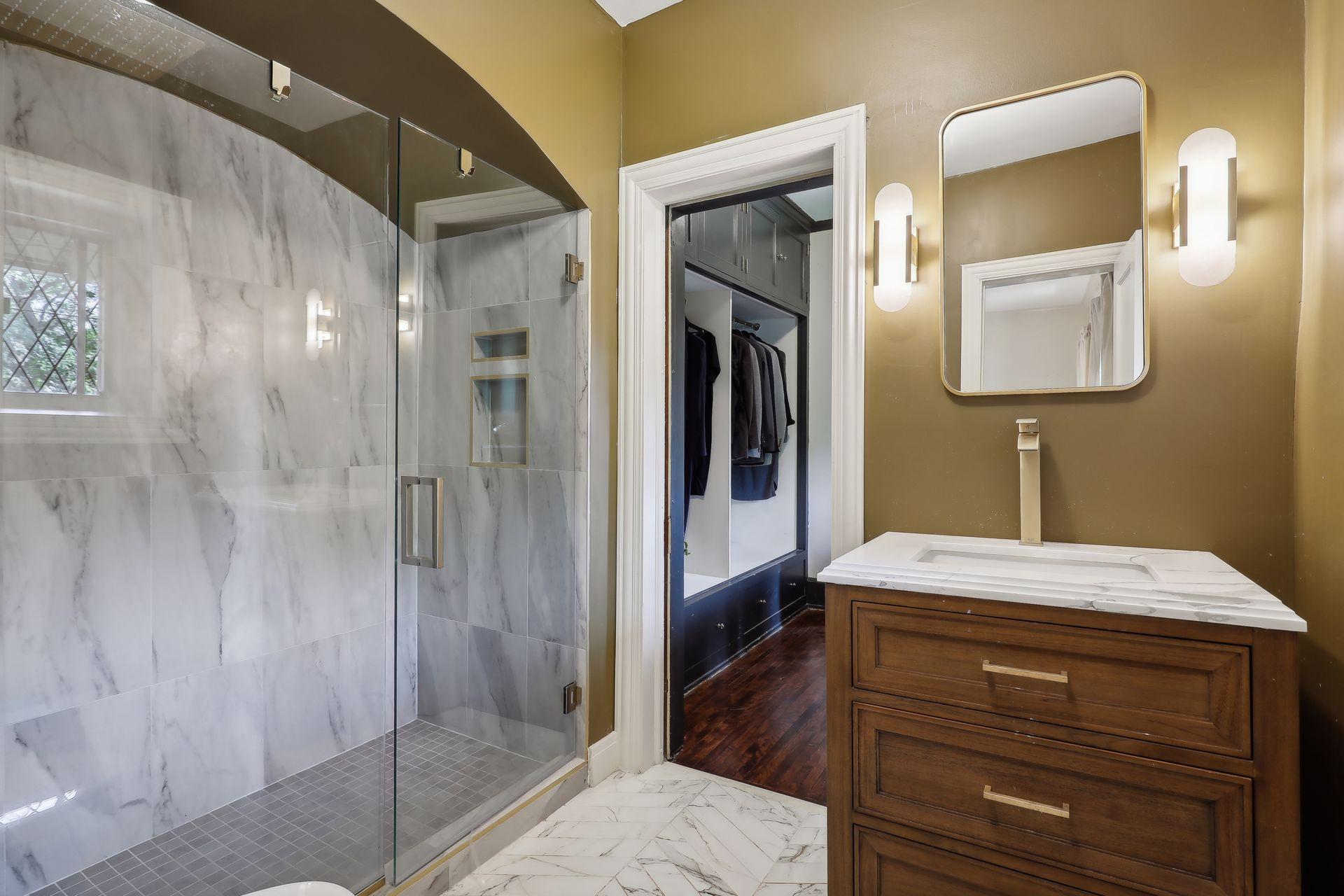 1606 Mount Curve Avenue