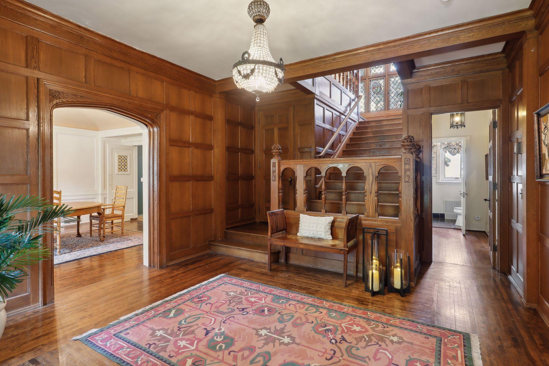 1606 Mount Curve Avenue