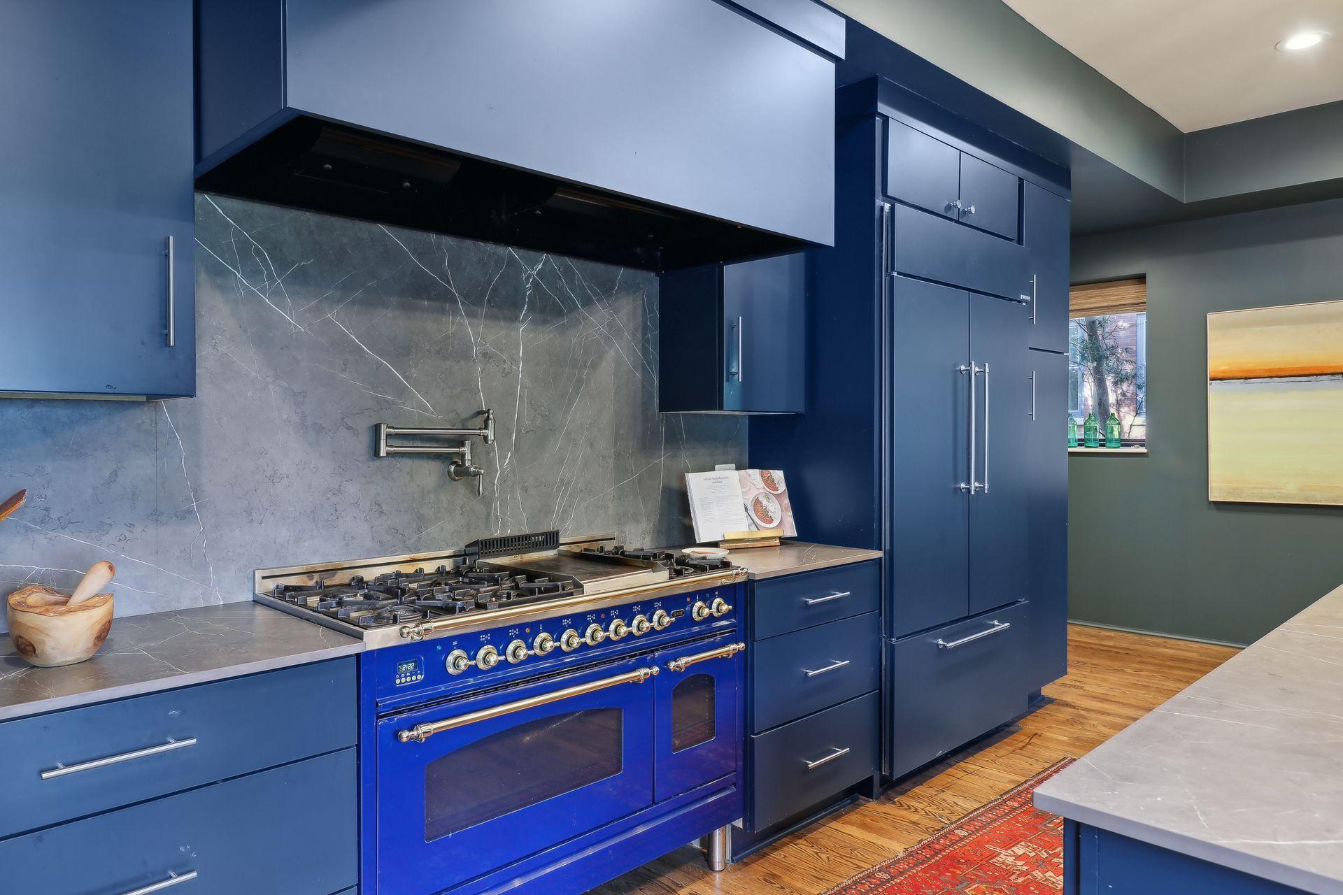 1606 Mount Curve Avenue