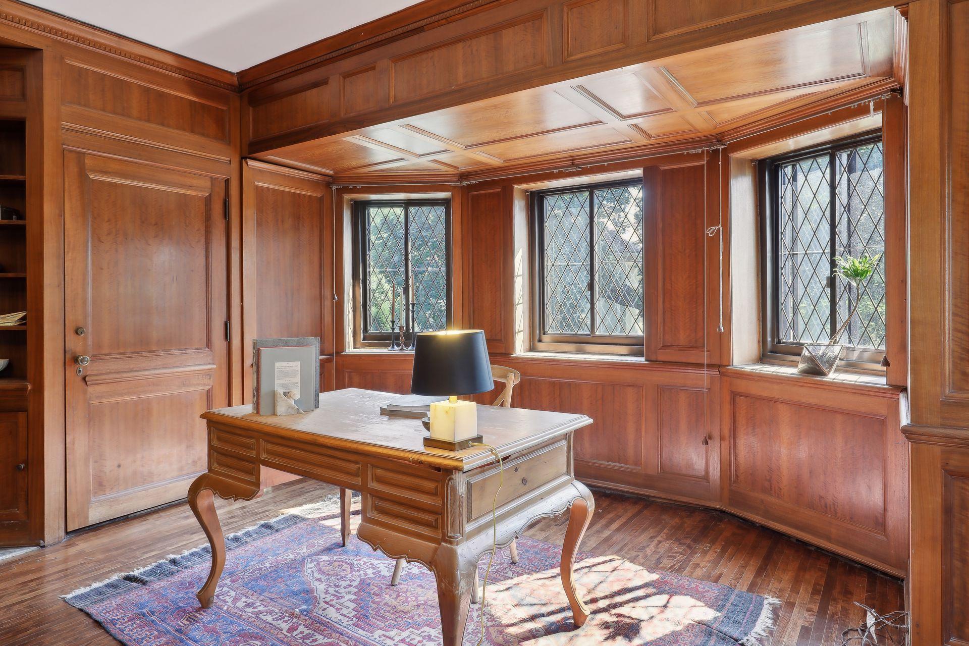 1606 Mount Curve Avenue