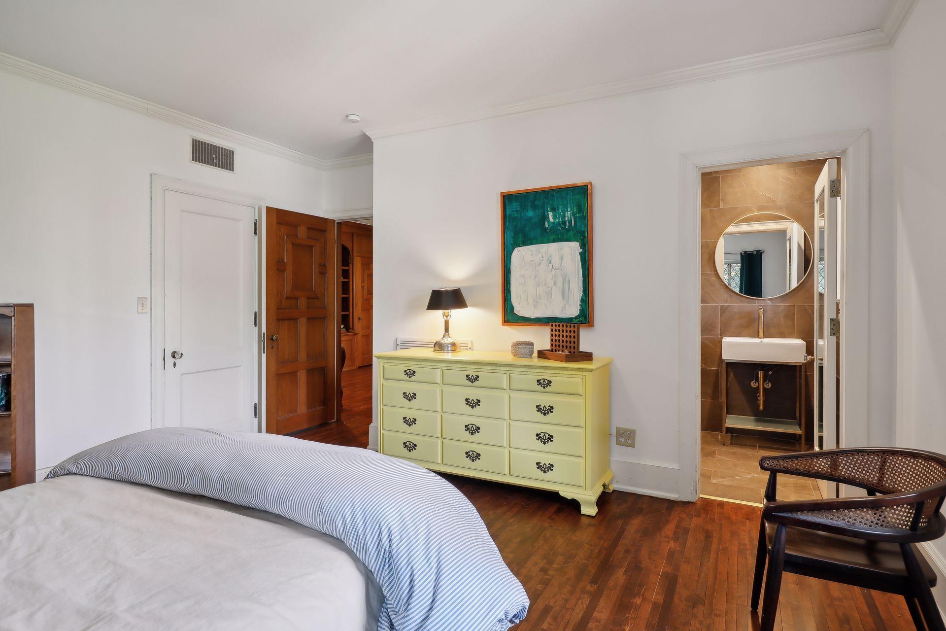 1606 Mount Curve Avenue