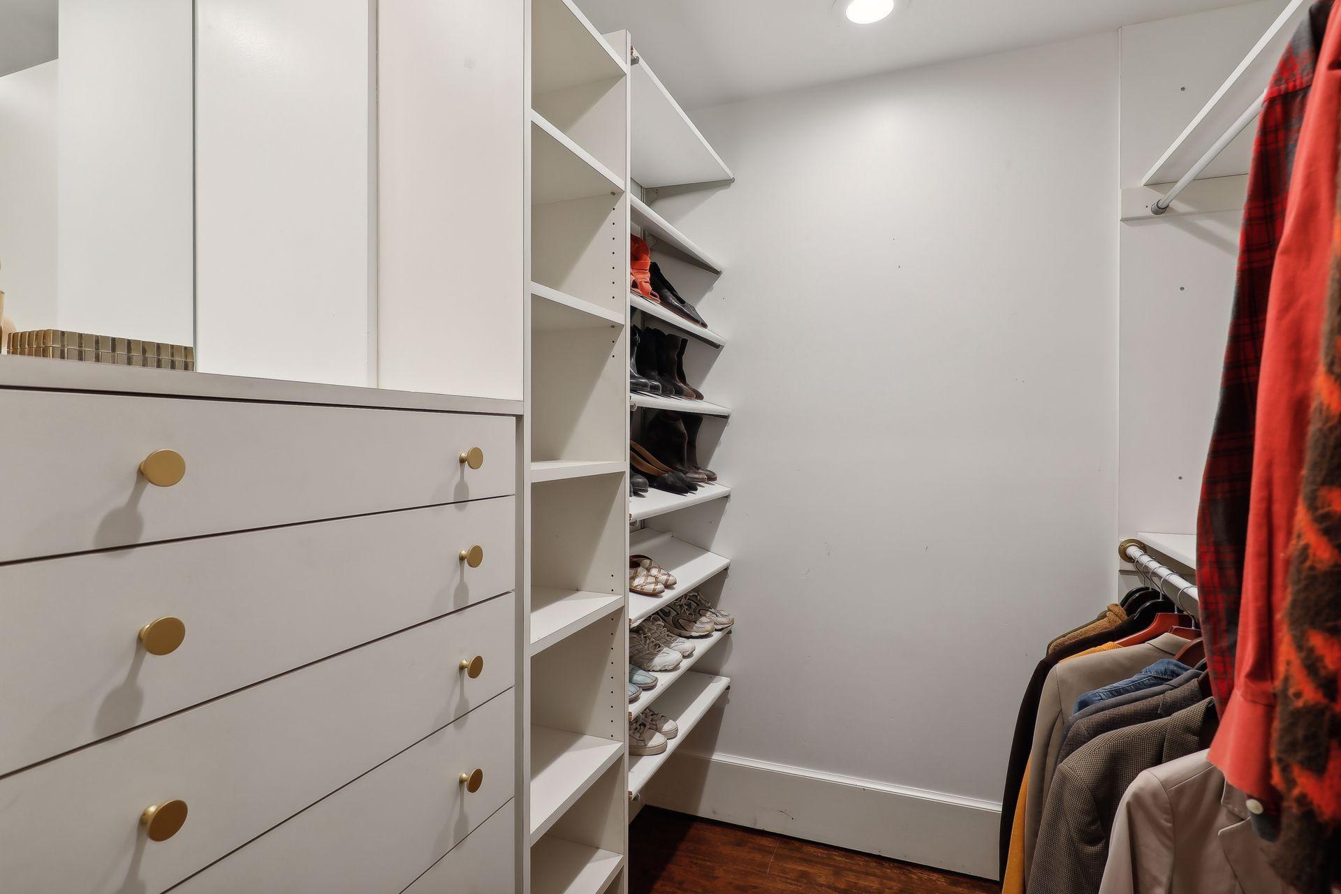 1606 Mount Curve Avenue