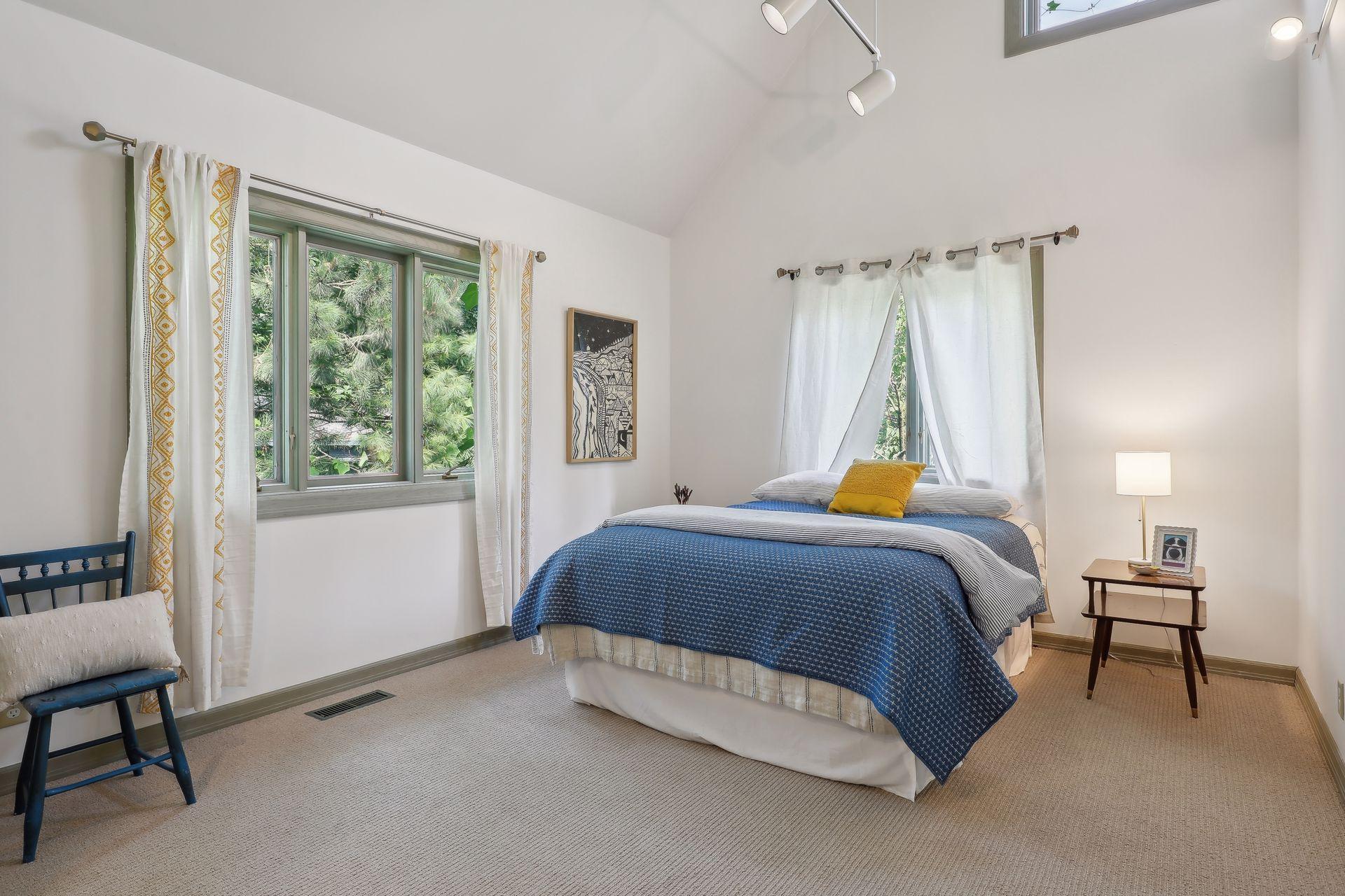 1606 Mount Curve Avenue