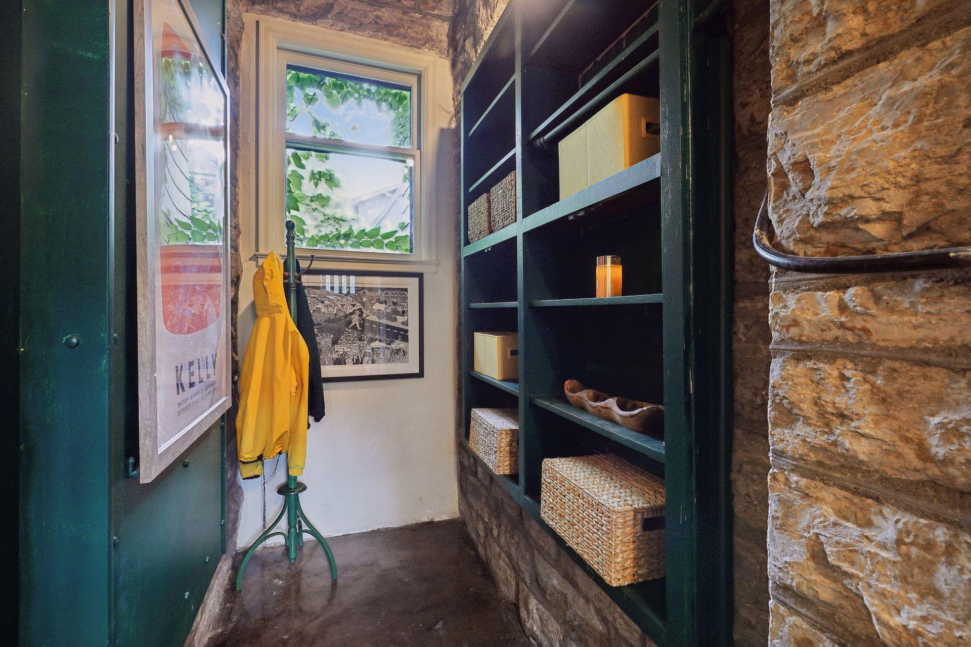 1606 Mount Curve Avenue