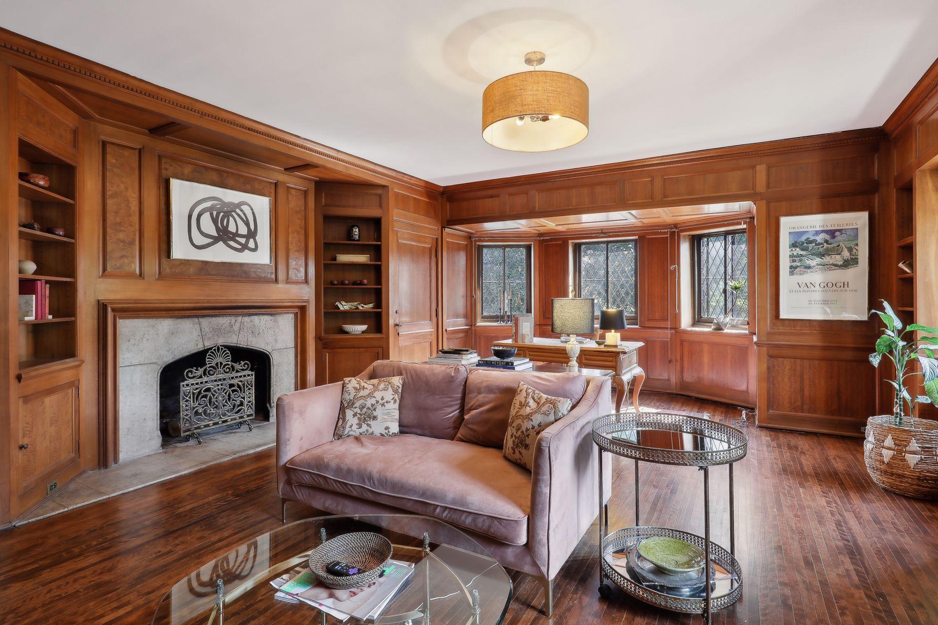 1606 Mount Curve Avenue