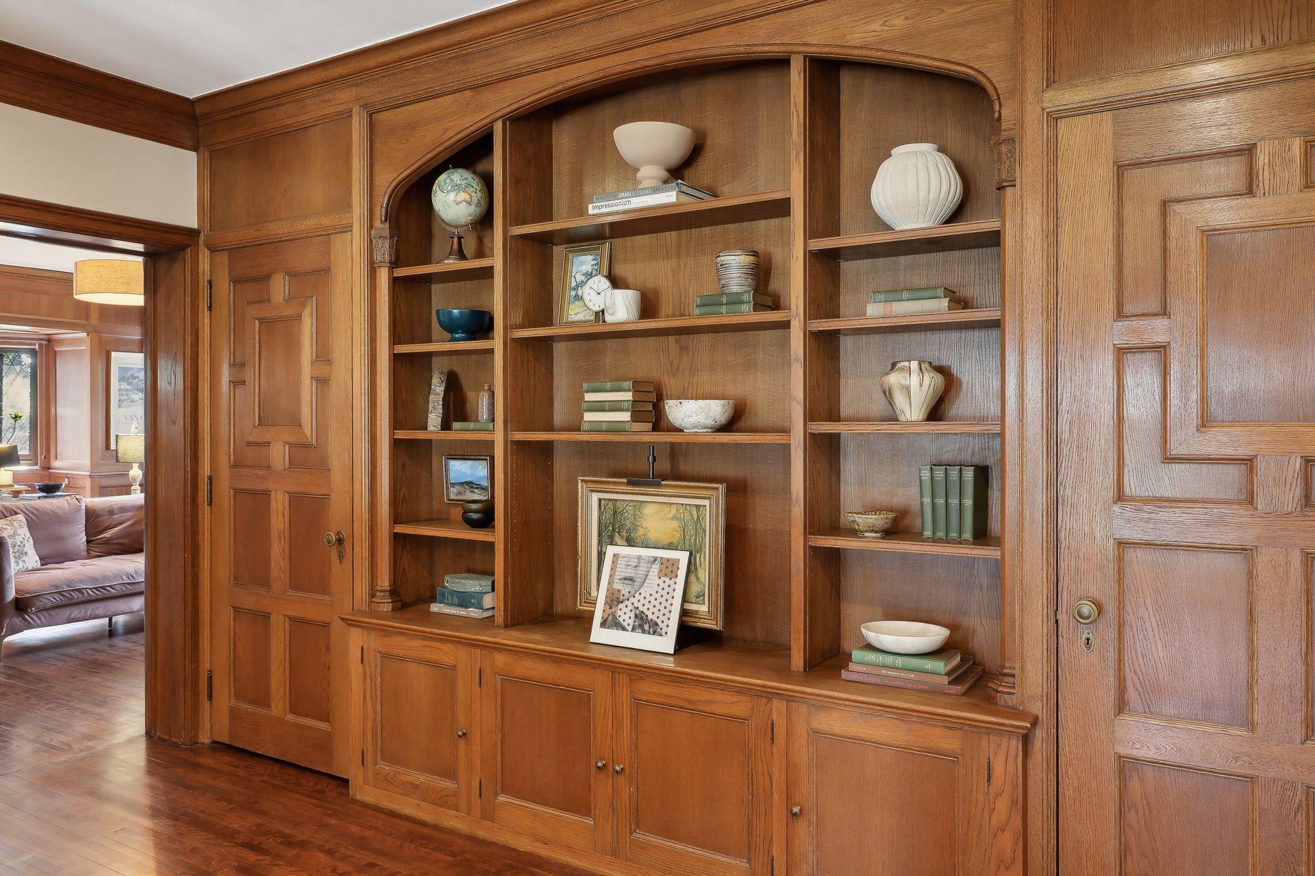 1606 Mount Curve Avenue