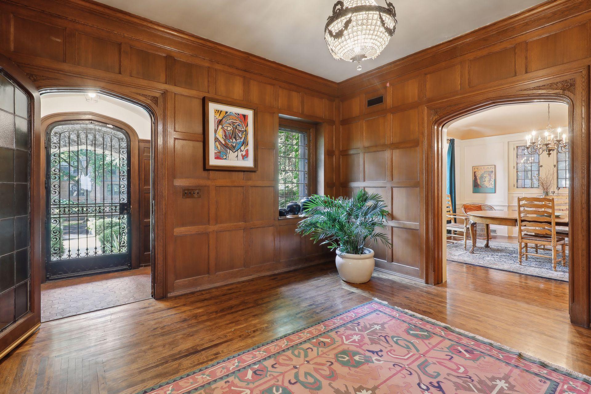 1606 Mount Curve Avenue