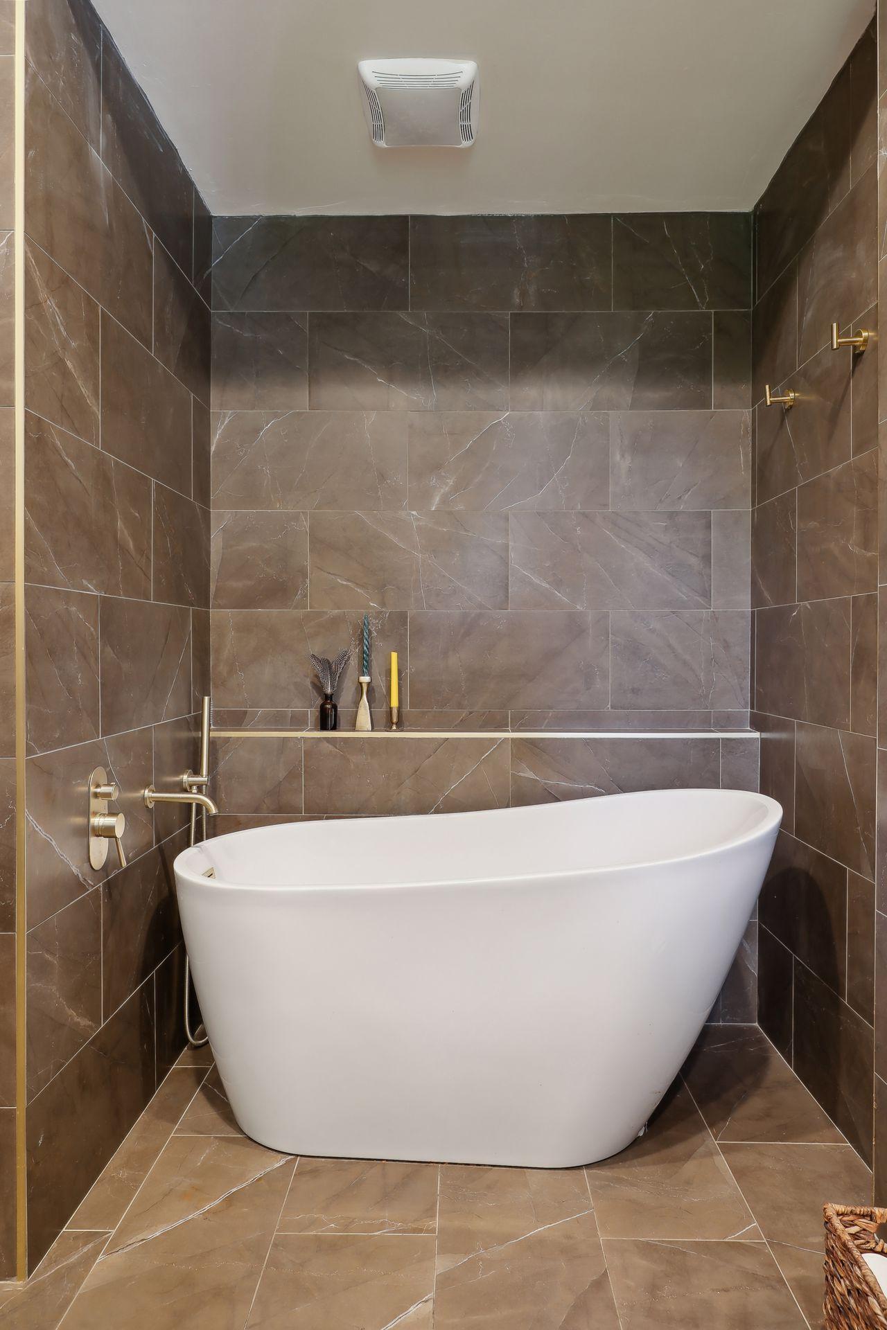 1606 Mount Curve Avenue