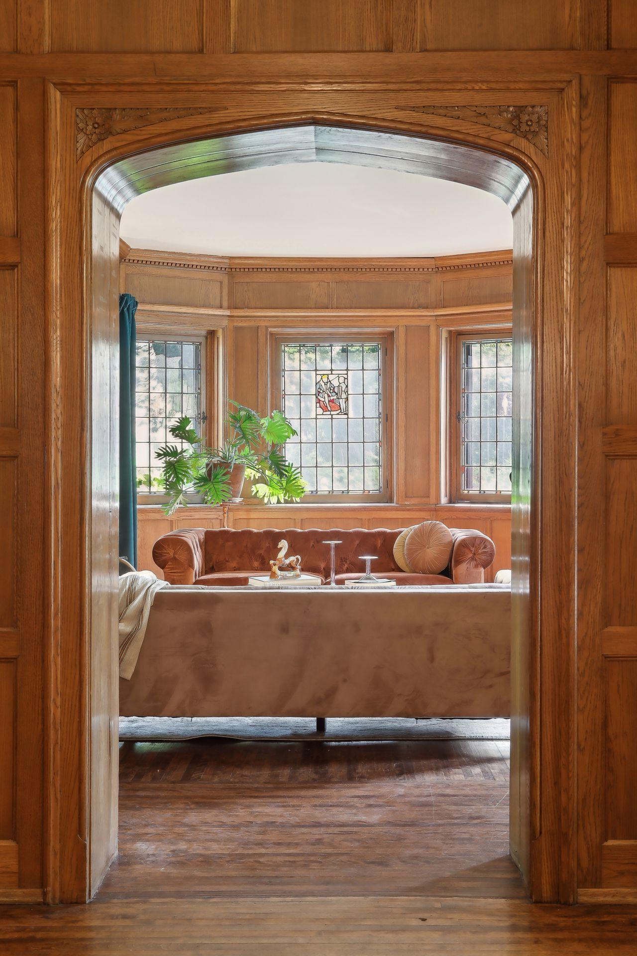 1606 Mount Curve Avenue