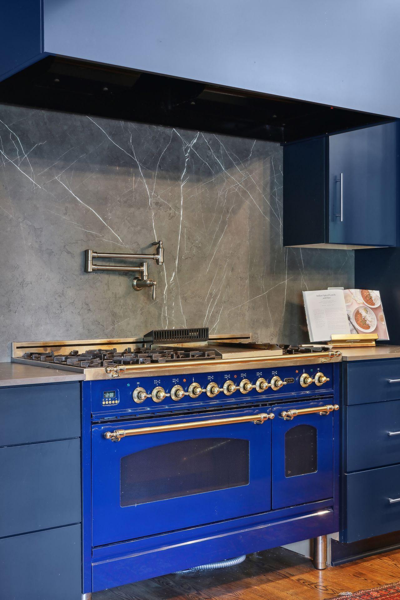 1606 Mount Curve Avenue